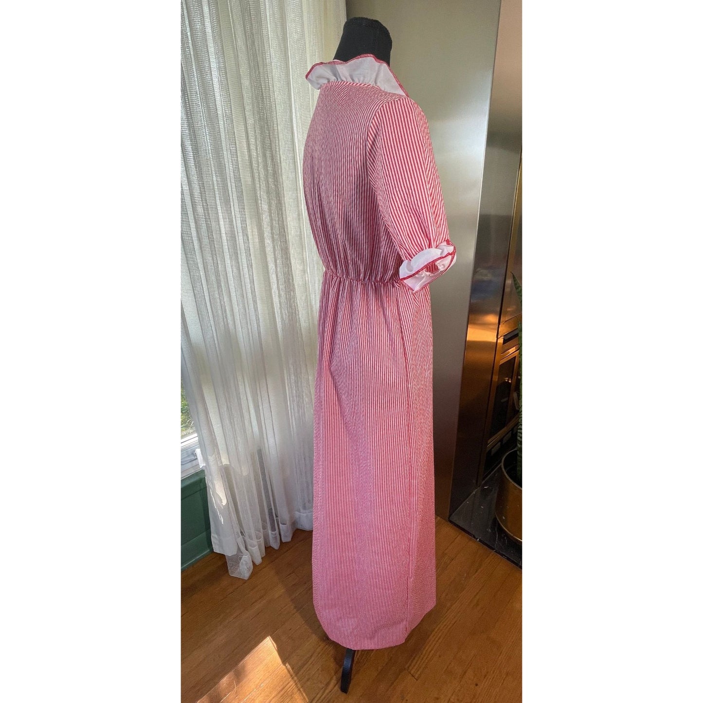 Vintage 70s dress, red stripes, elastic waist, ruffled collar and cuffs