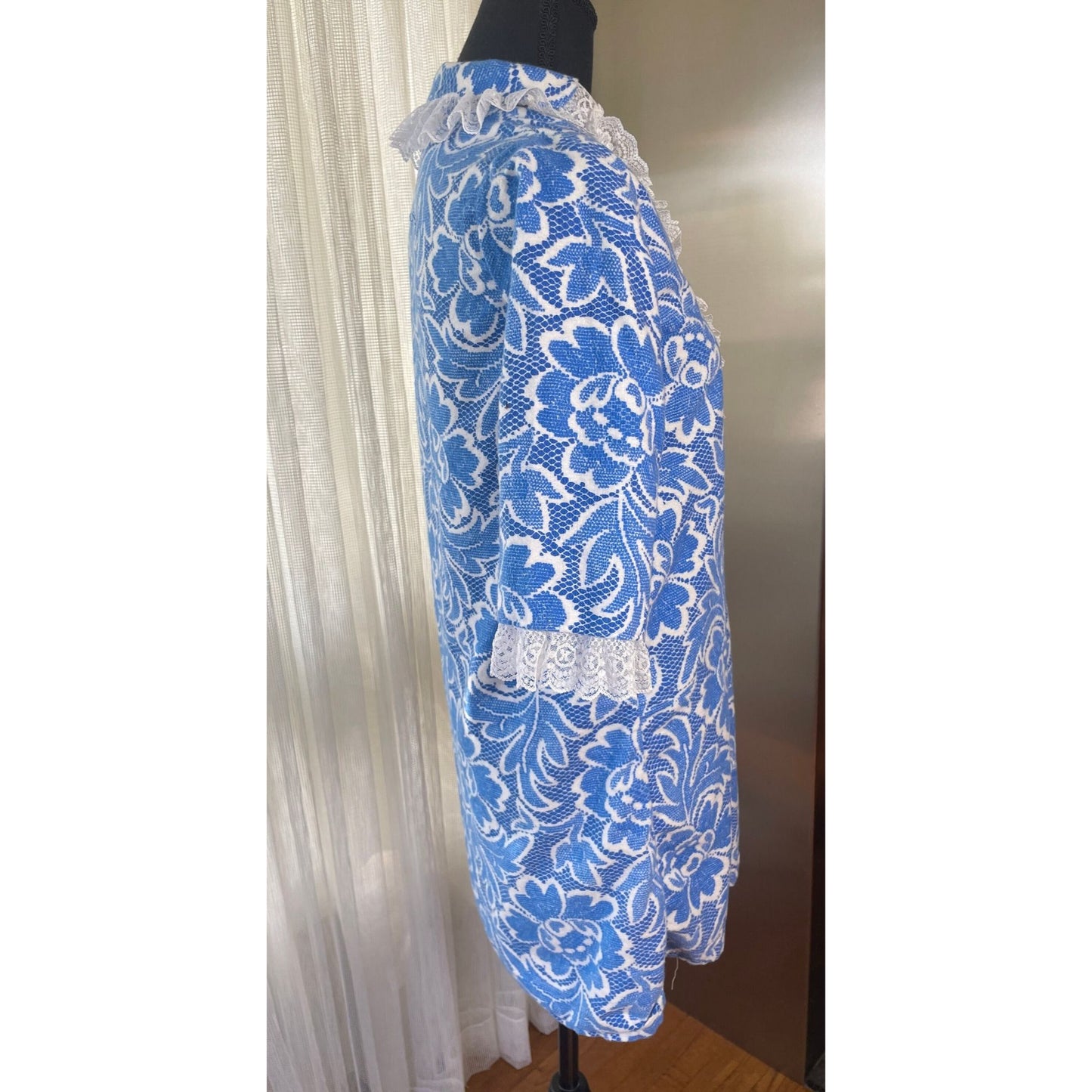 Vintage 1950s peignoir, Dream-A-Way, blue floral 3/4 sleeves