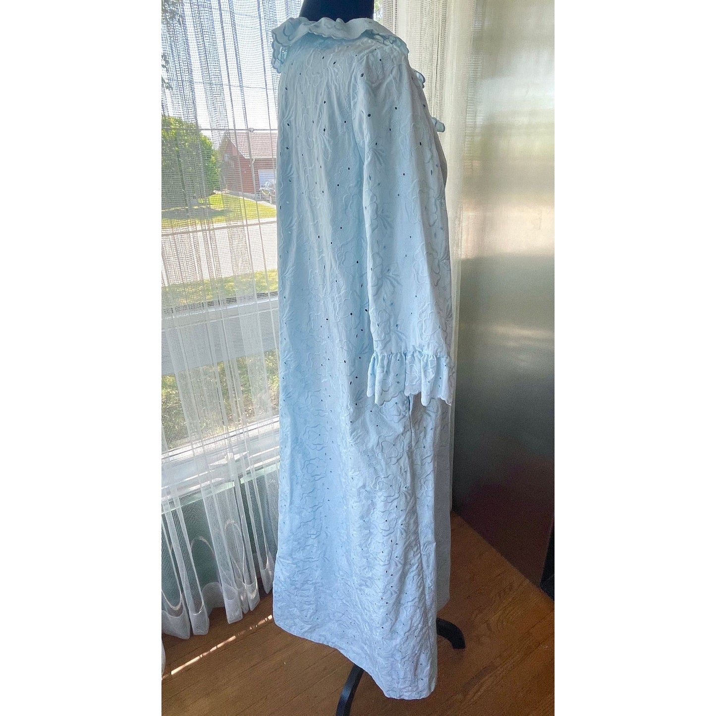 Vintage 80s robe, baby blue eyelet, Bard's Toronto