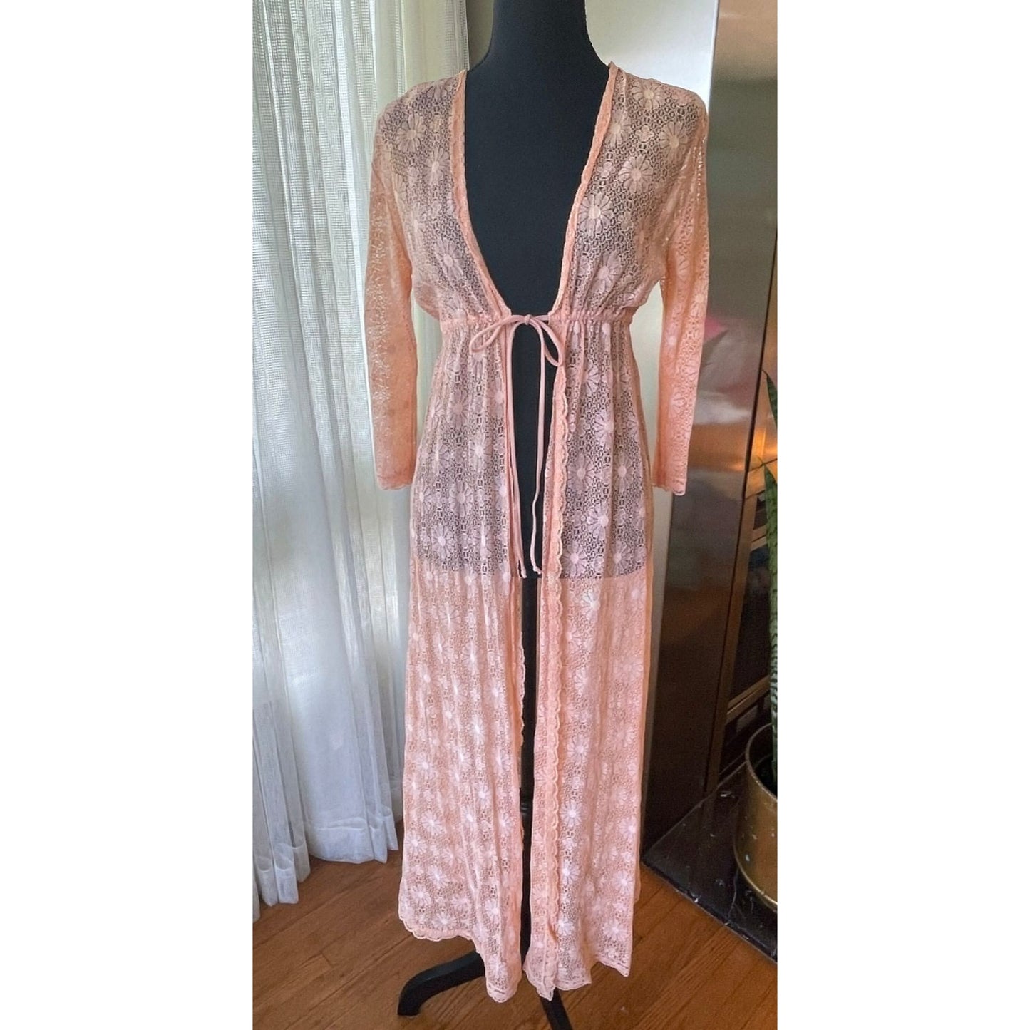 Vintage 1970s peignoir, peach daisies robe