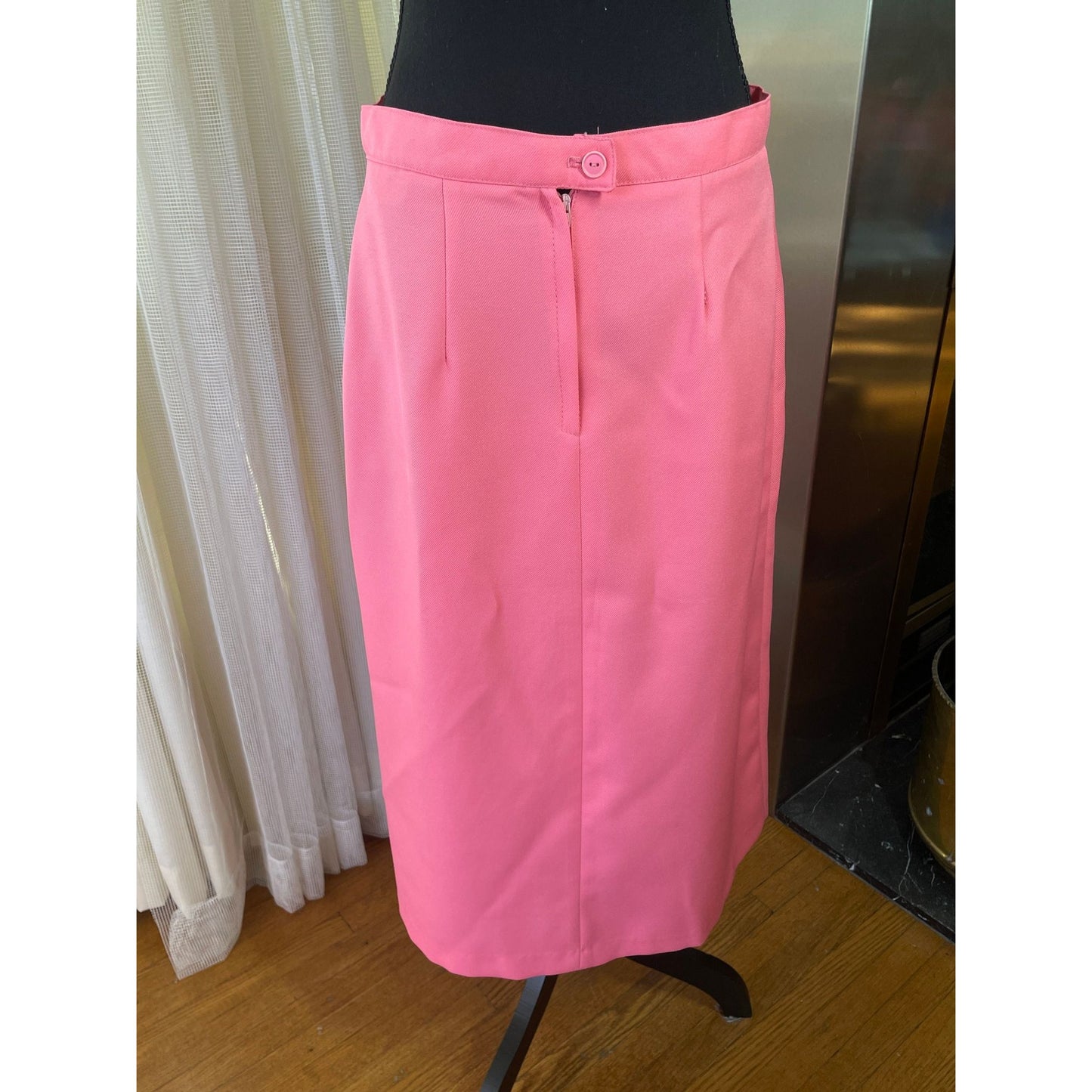 Vintage 80s midi skirt, bubblegum pink polyester, by Tamco