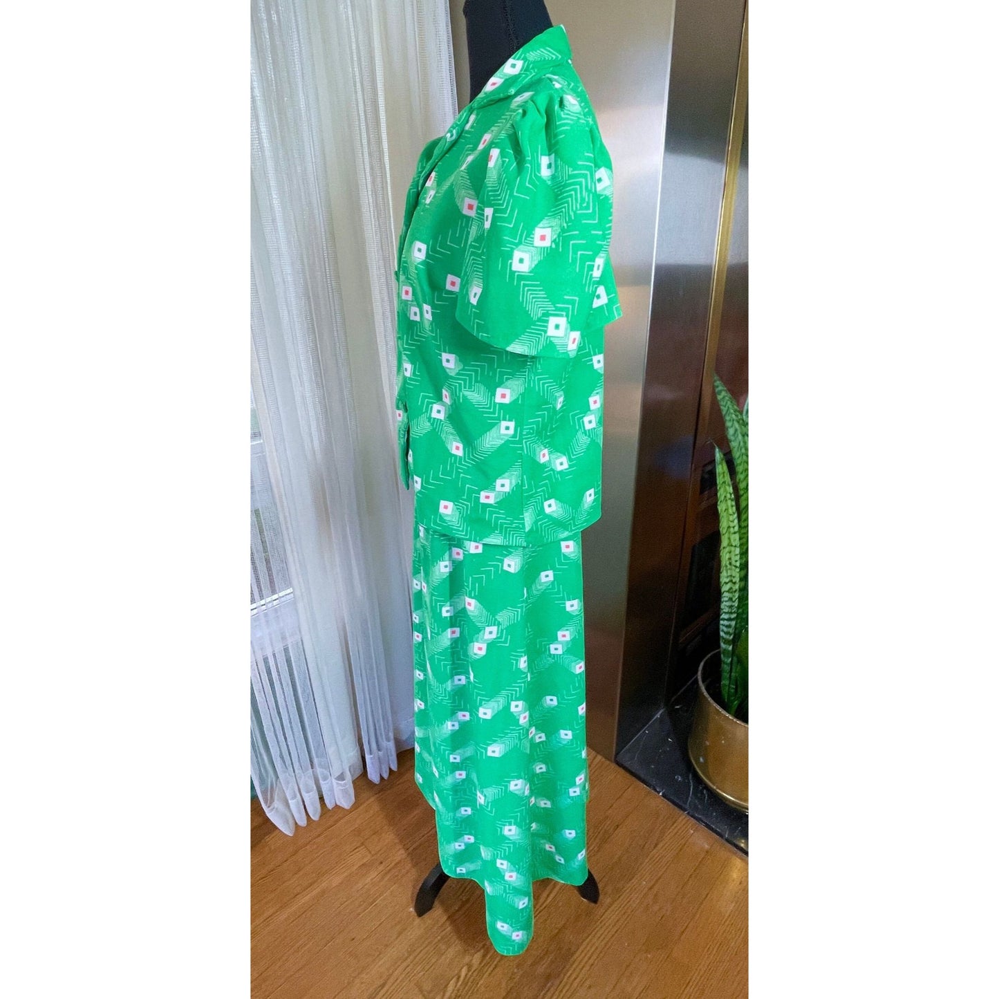 Vintage 80s two pieces set, blouse and skirt, green abstract pattern
