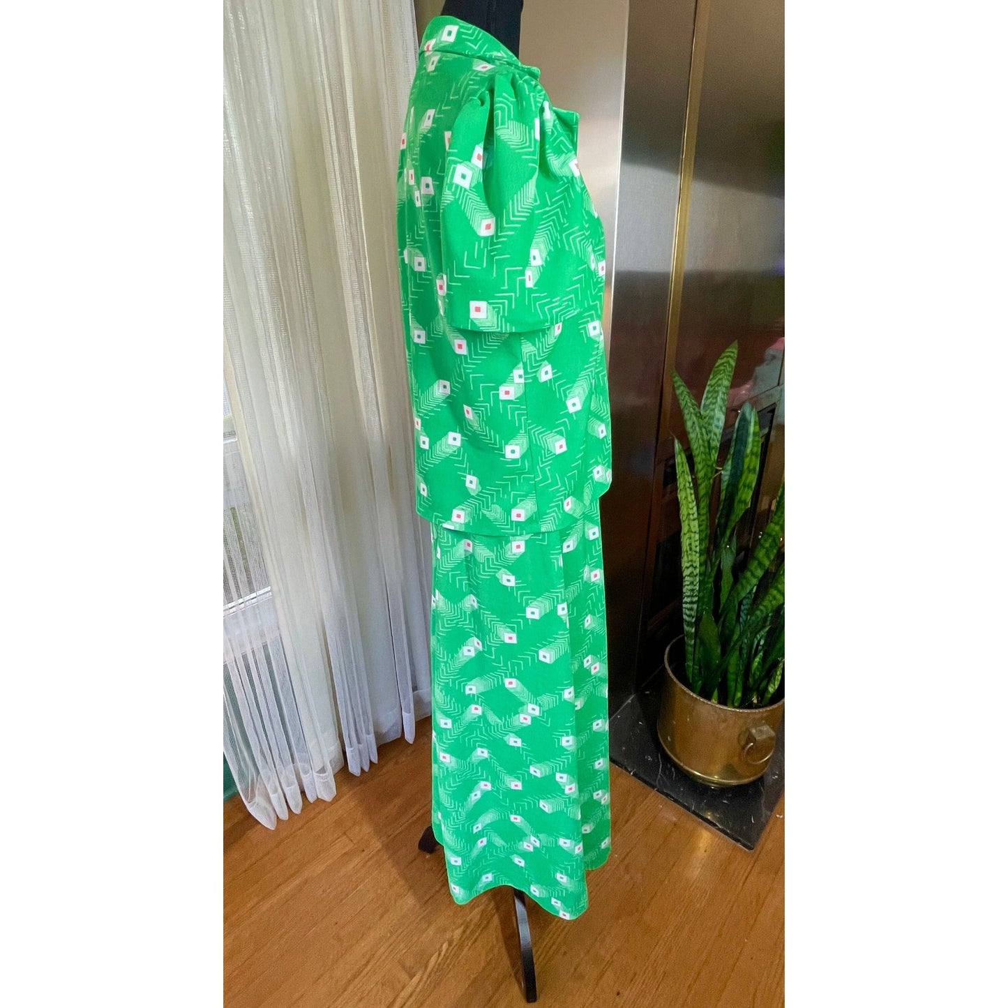 Vintage 80s two pieces set, blouse and skirt, green abstract pattern