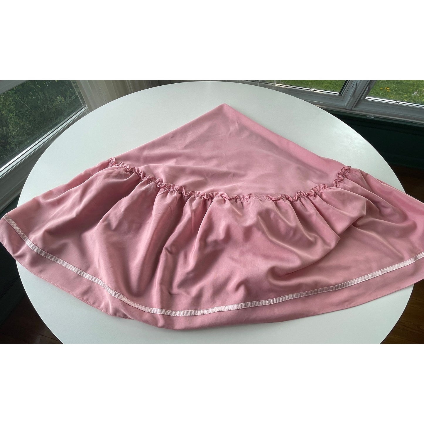 Vintage 80s round pink ruffled tablecloth