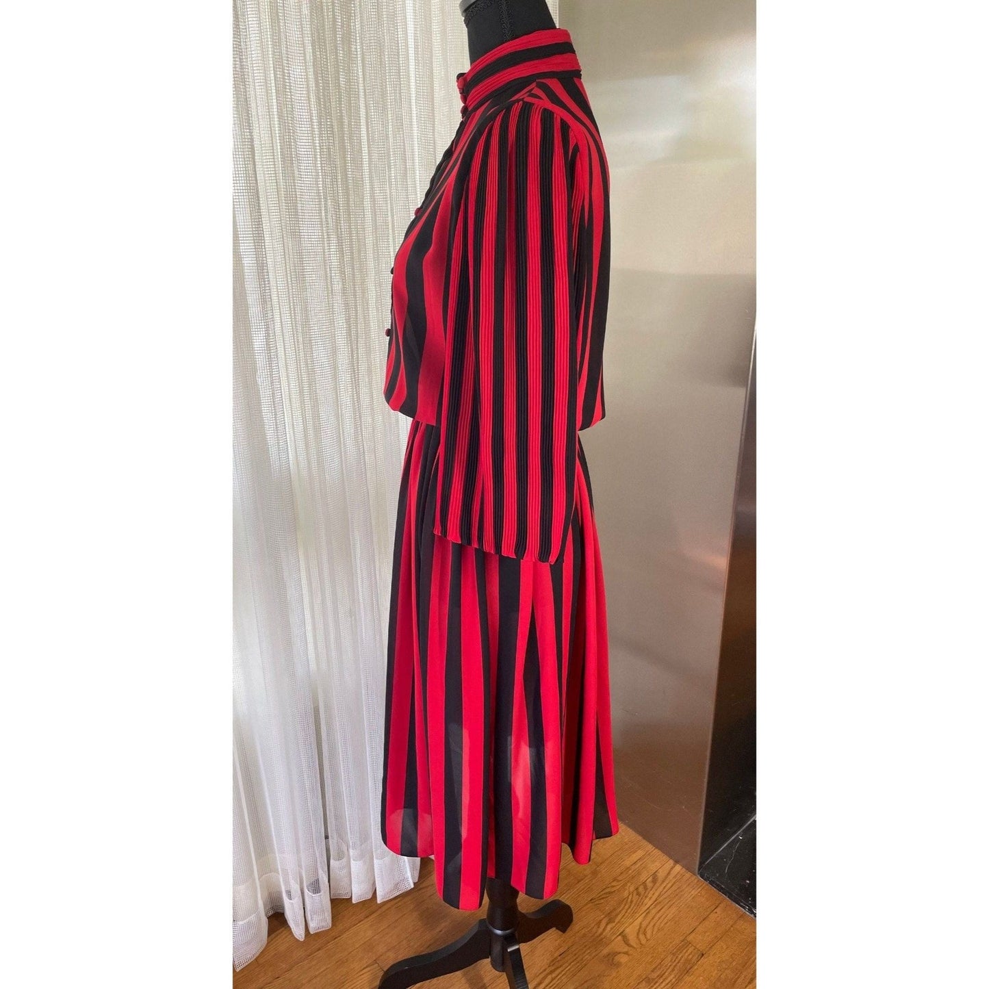 Vintage 70s dress, black and red stripes, long sleeves