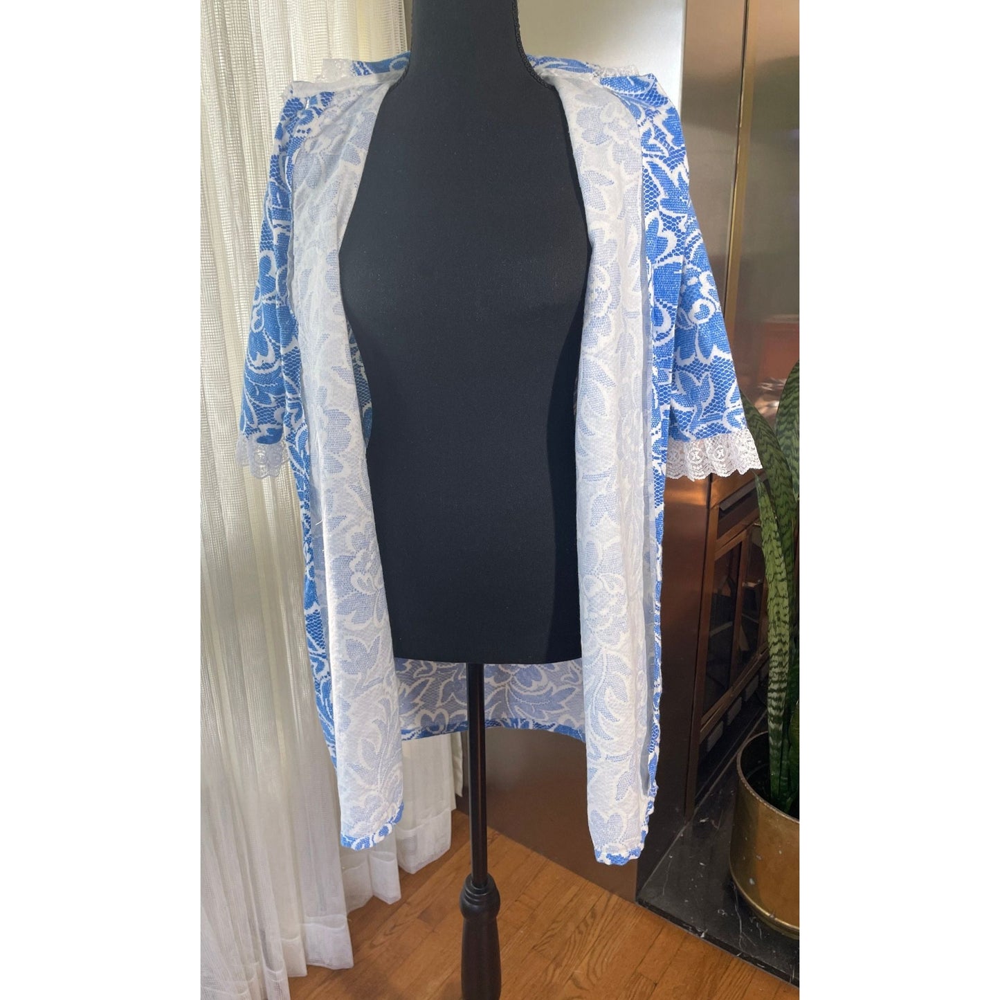 Vintage 1950s peignoir, Dream-A-Way, blue floral 3/4 sleeves