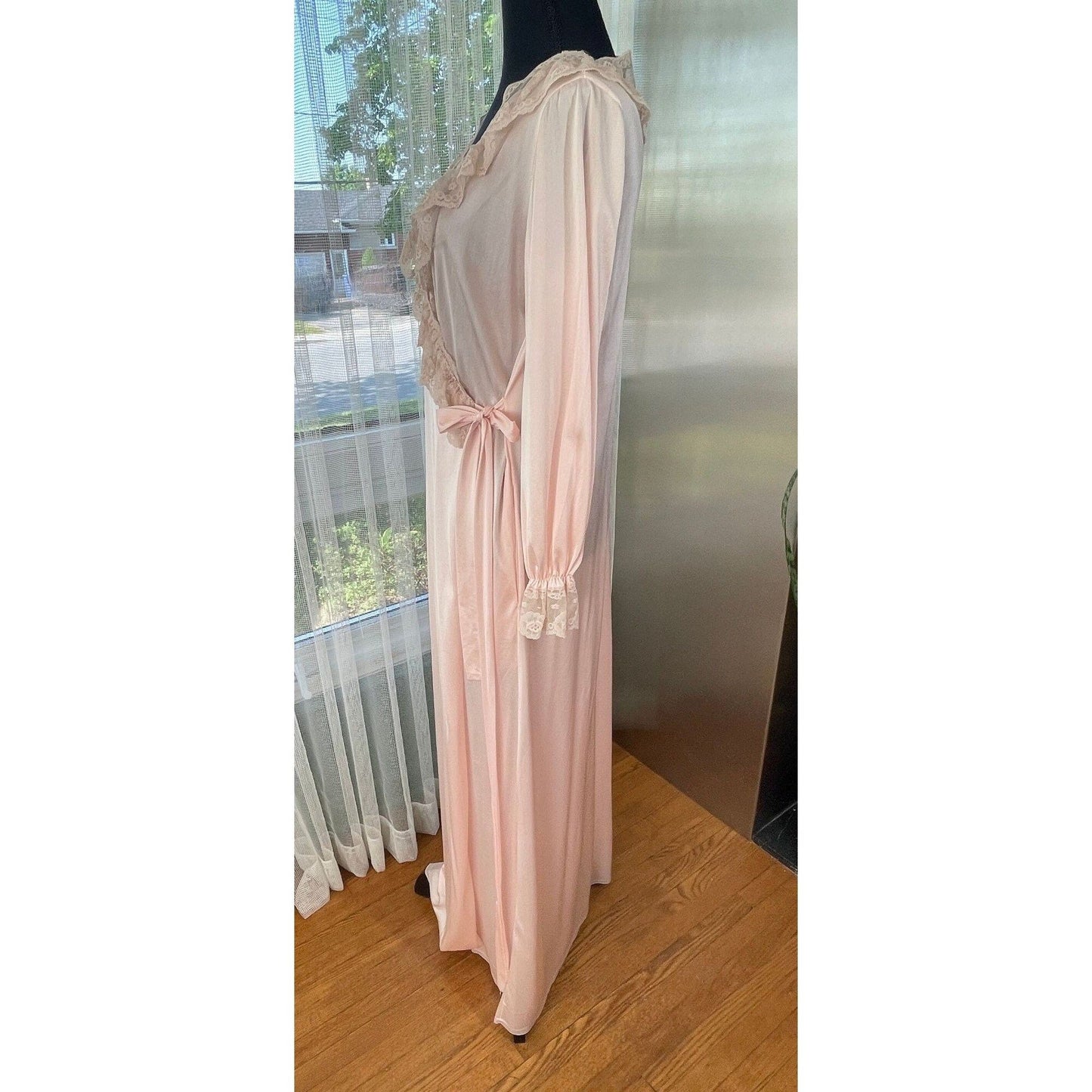 Vintage 1950s pink robe, nylon and lace, Linda Lingerie