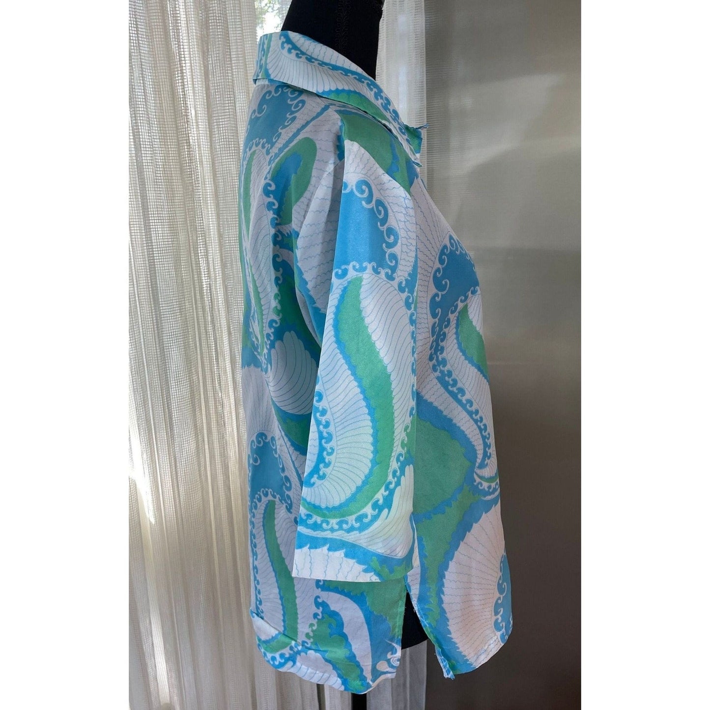 Vintage 70s blouse, large blue green paisley, 3/4 length sleeves