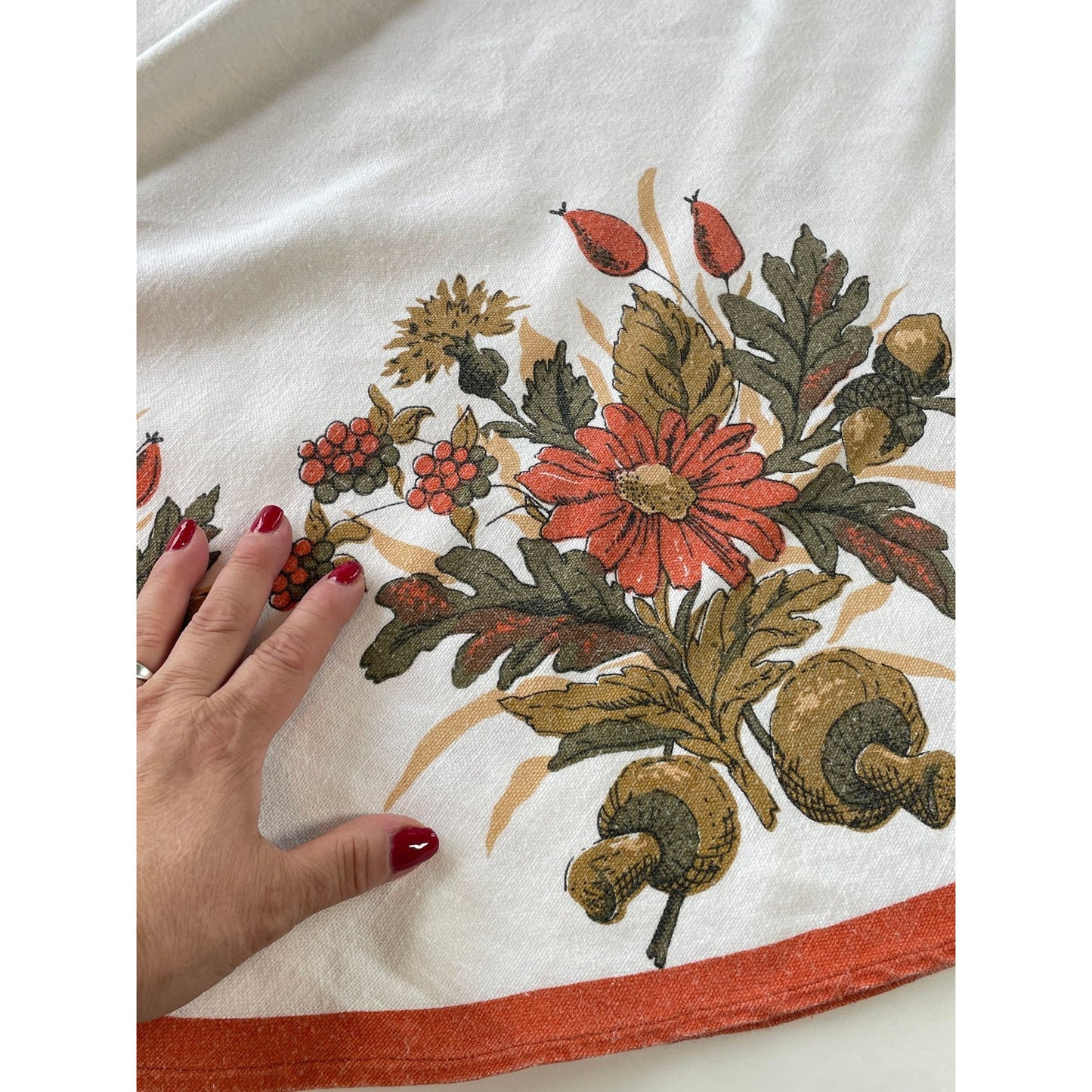 vintage 80s round tablecloth, flowers and mushroom orange and brown print