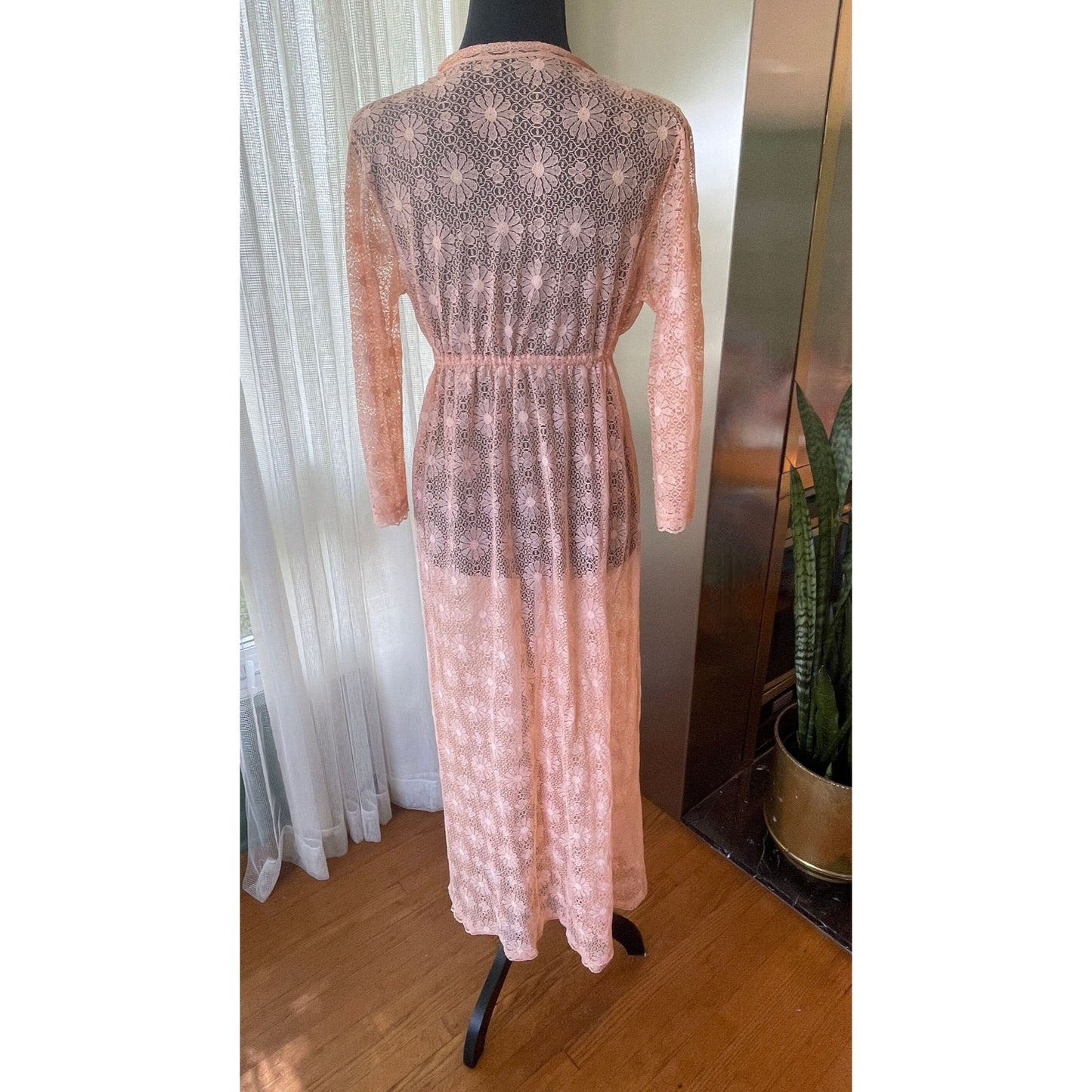 Vintage 1970s peignoir, peach daisies robe