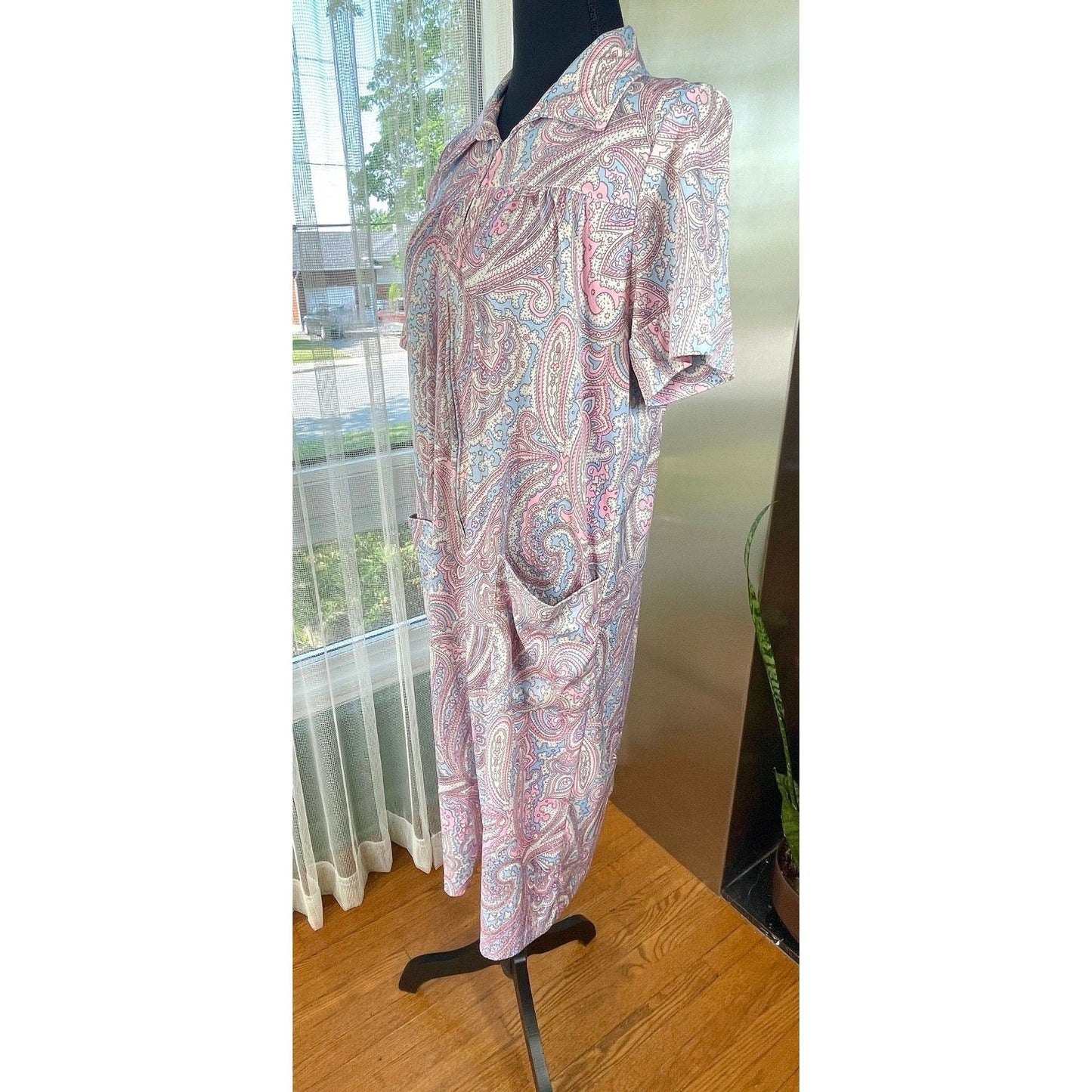 Vintage 80s house dress, pink paisley,  short sleeves