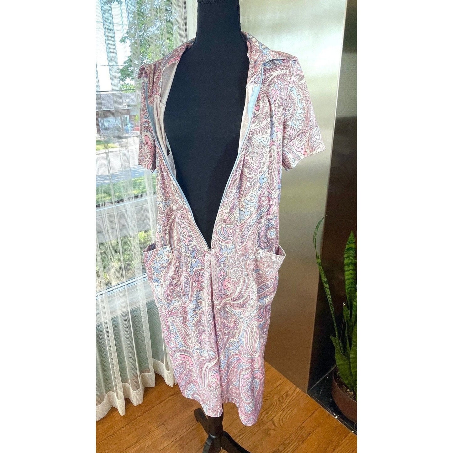 Vintage 80s house dress, pink paisley,  short sleeves