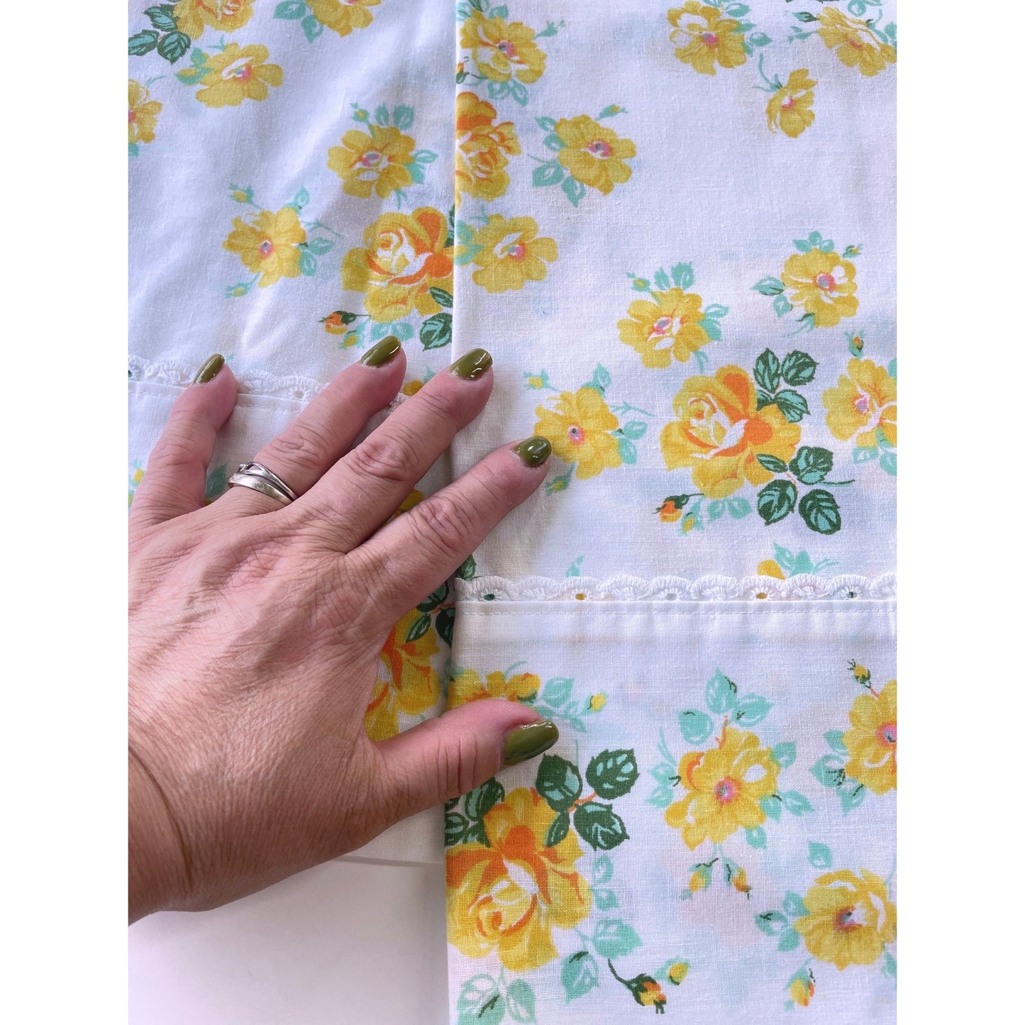 Pair of vintage 70s Wabasso floral pillowcases
