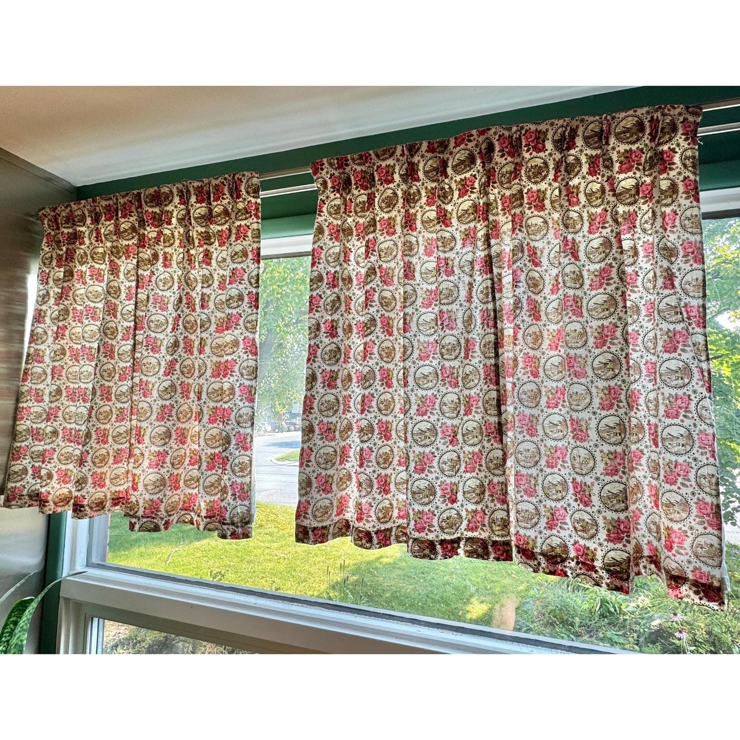Vintage 1960s pleated curtain, Provencal roses and country pattern