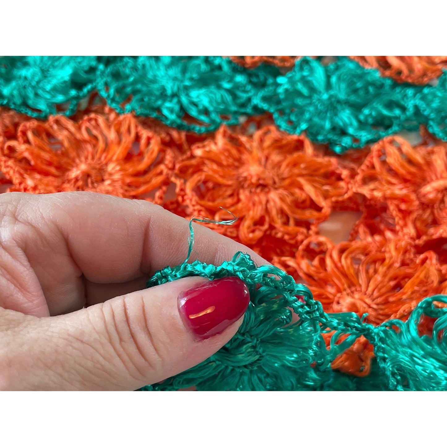 Vintage 70s crocheted raffia flowers round tablecloth