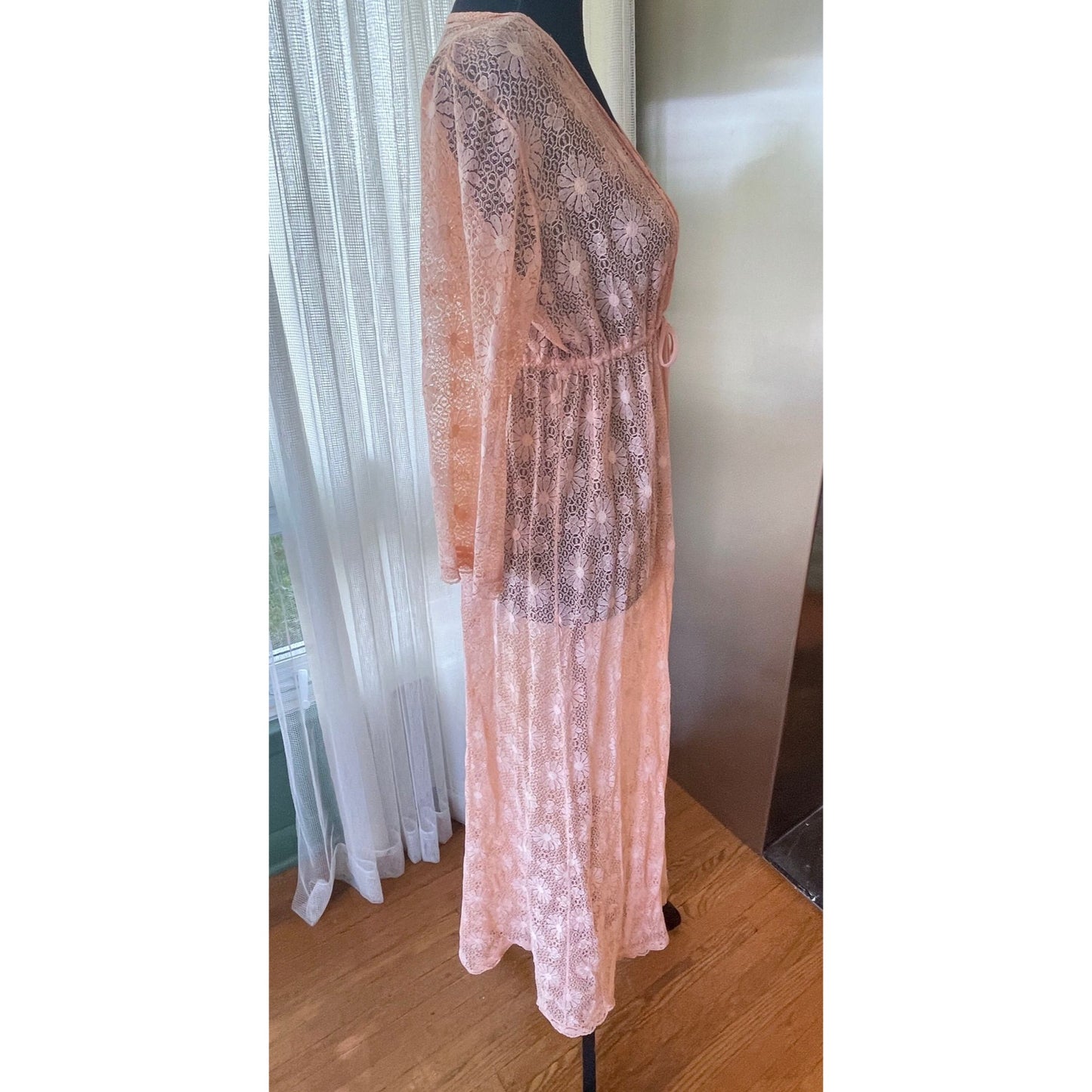 Vintage 1970s peignoir, peach daisies robe