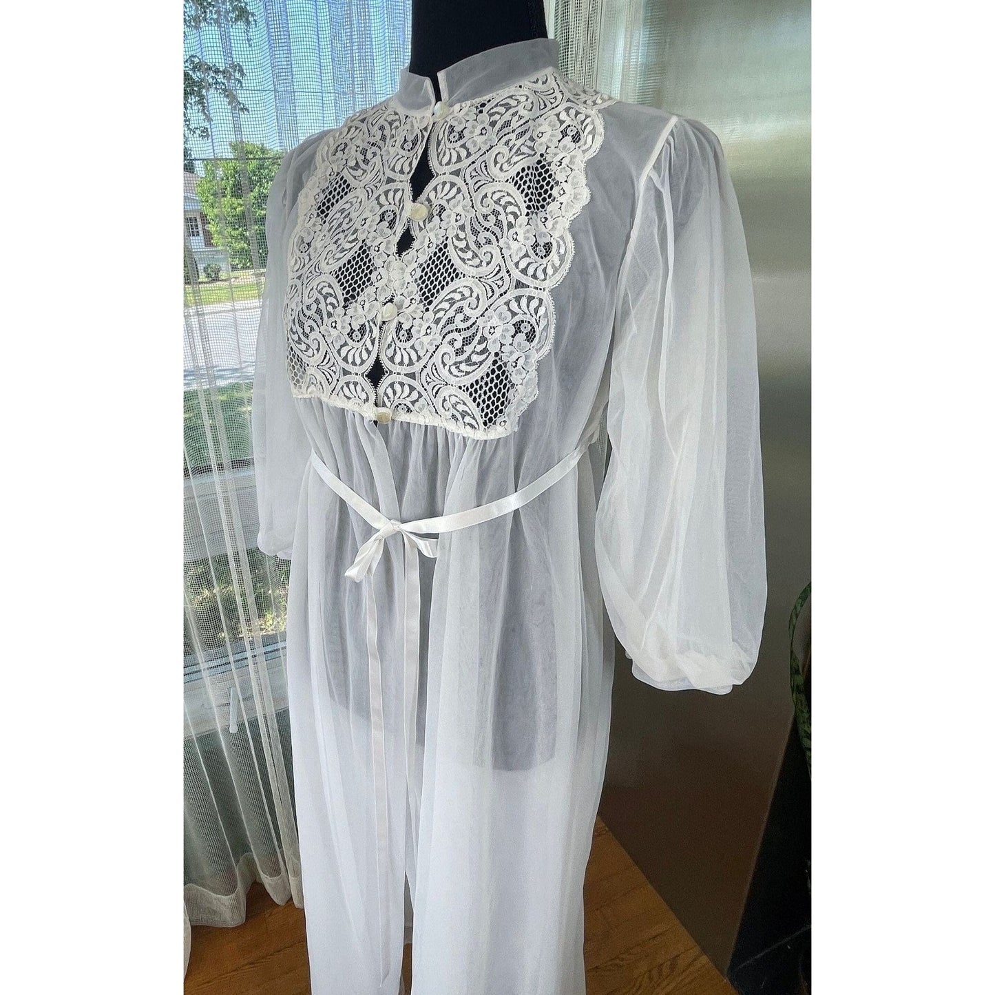 Vintage 1960s peignoir, white chiffon, bridal honeymoon wear