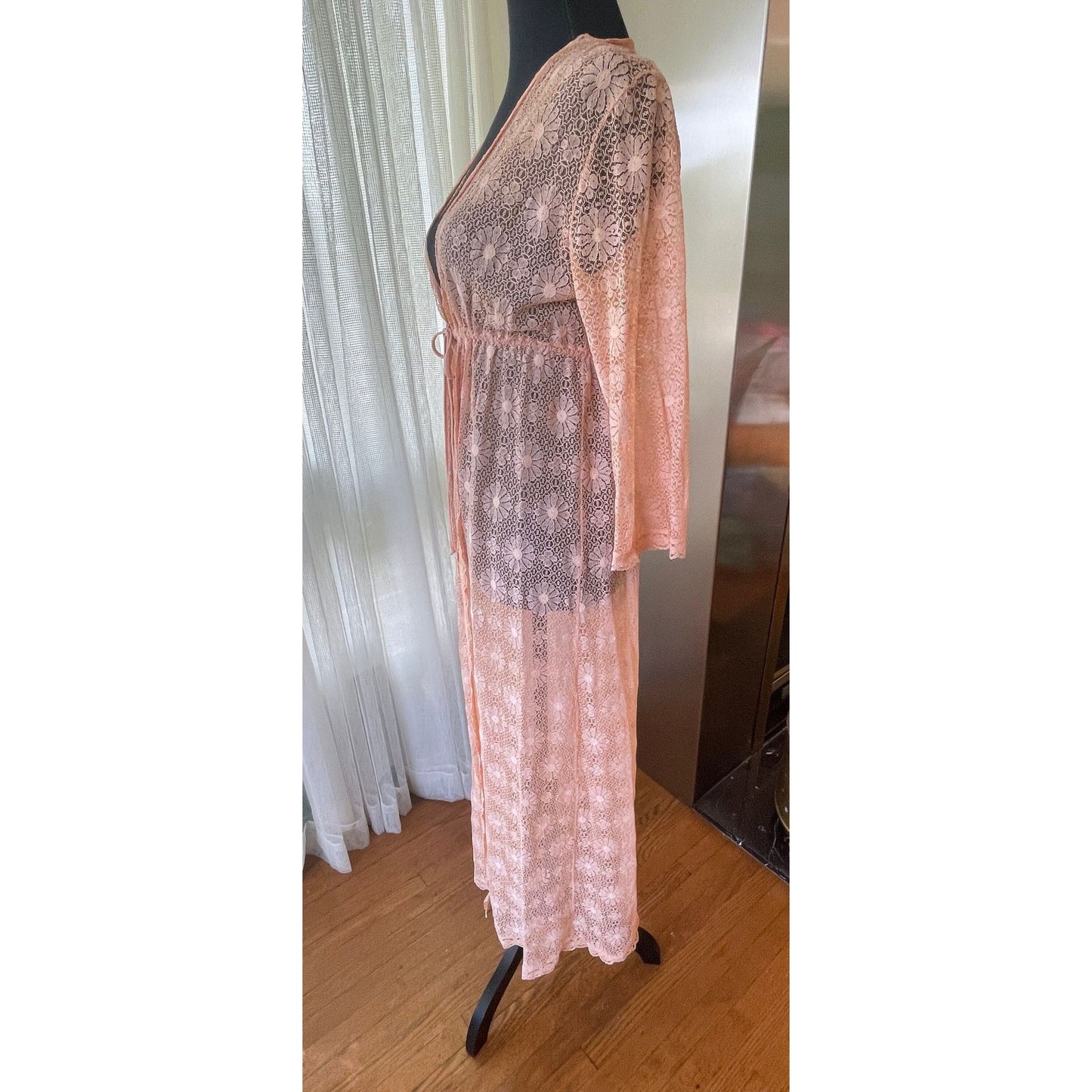 Vintage 1970s peignoir, peach daisies robe