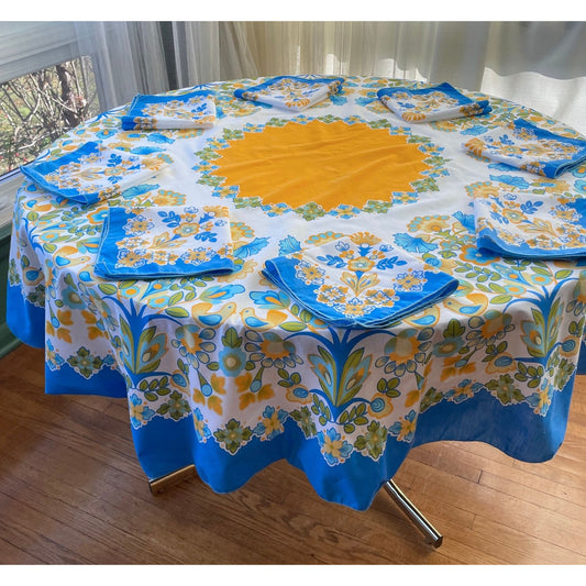 Vintage 70s round tablecloth with 8 assorted napkins
