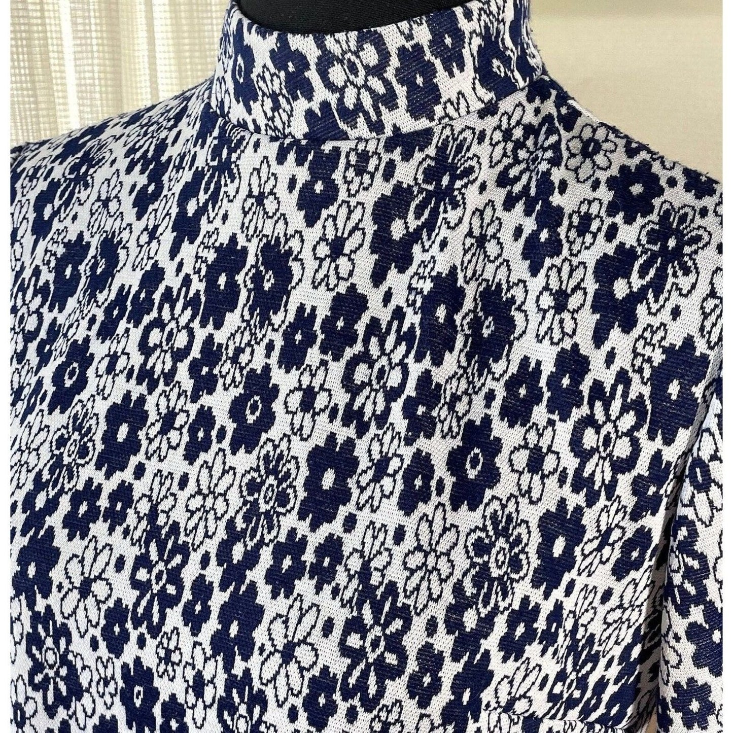 Vintage 70s top, crazy daisies, navy blue, short sleeves