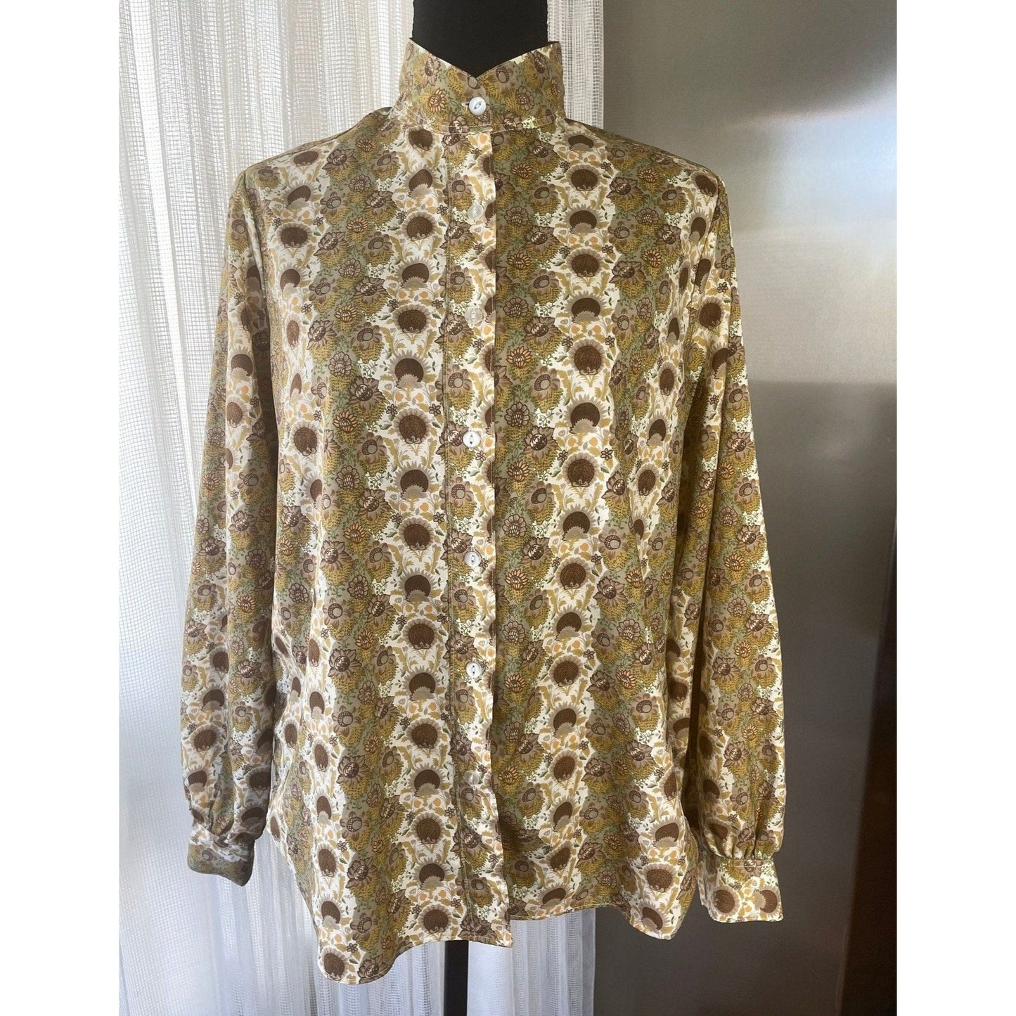 Vintage 80s satin blouse, green sunflowers pattern, long sleeves