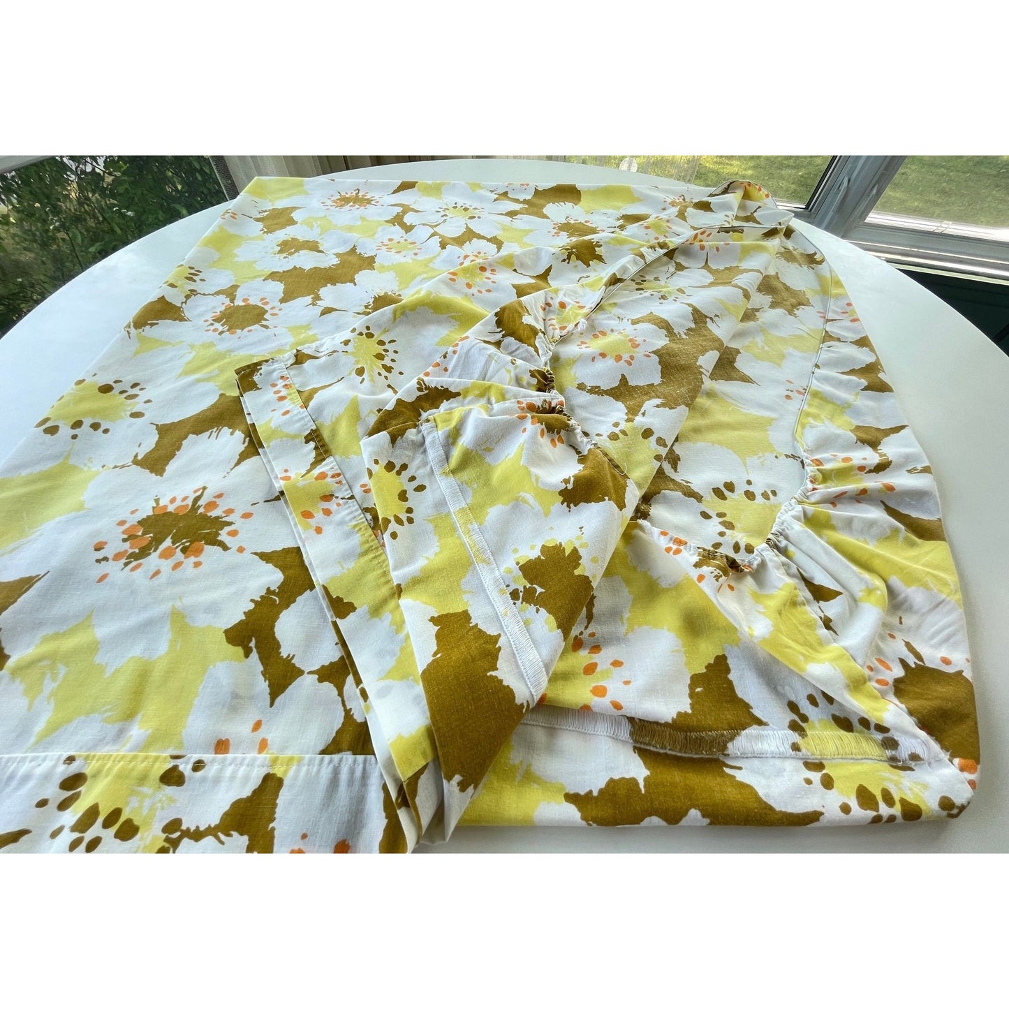 Vintage 70s semi fitted sheet, twin size, Truprest