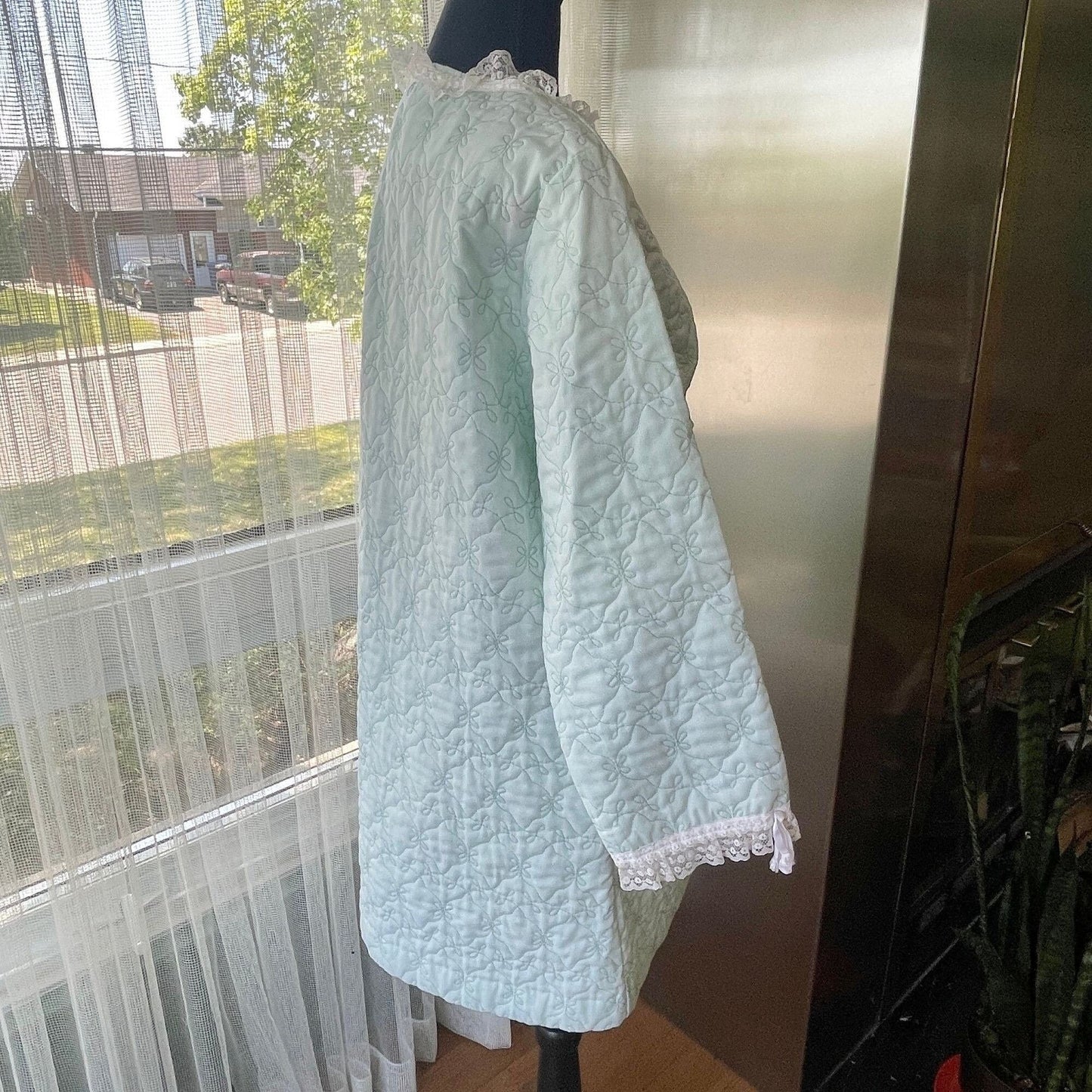 Vintage 1950s quilted bed jacket, mint green, zipped