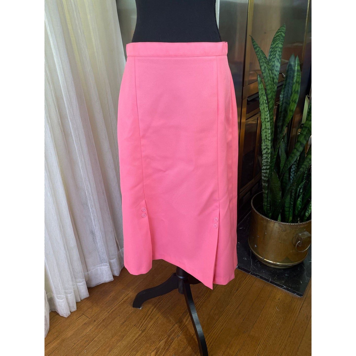 Vintage 80s midi skirt, bubblegum pink polyester, by Tamco