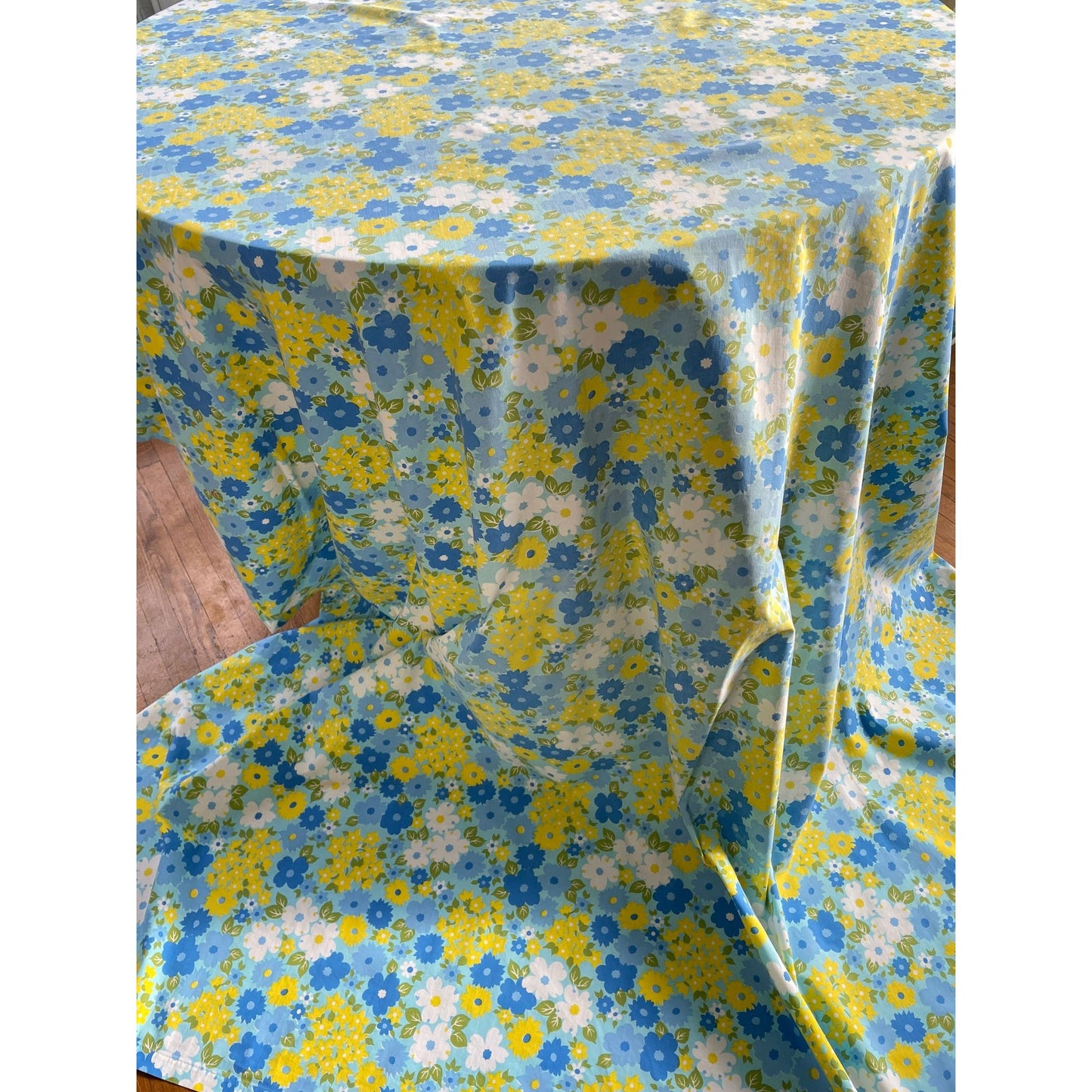 Vintage 70s flat sheet, double/full size bed
