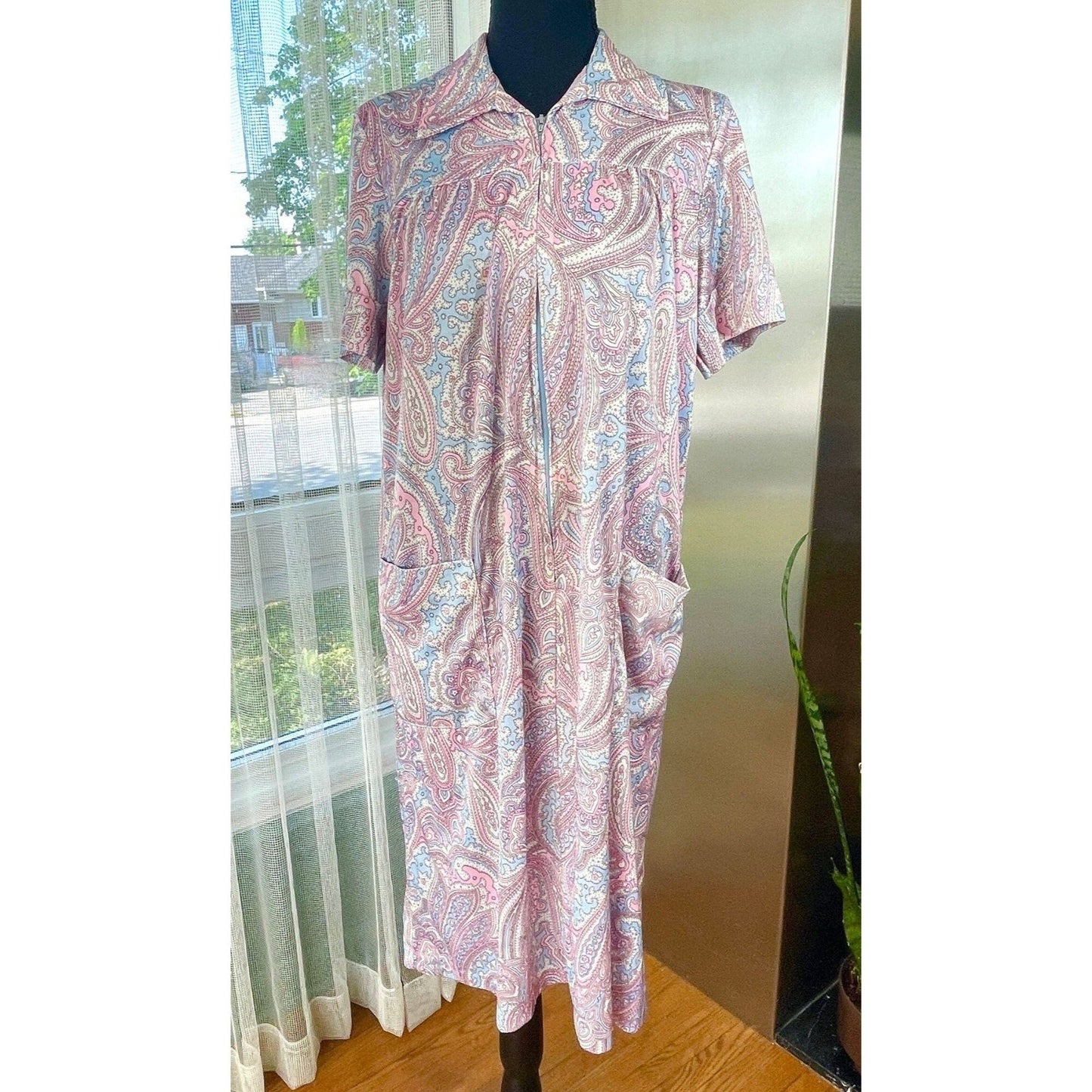 Vintage 80s house dress, pink paisley,  short sleeves