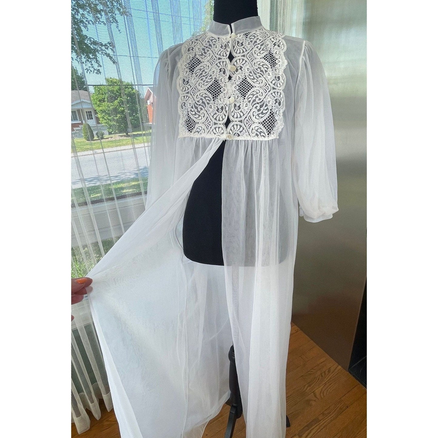 Vintage 1960s peignoir, white chiffon, bridal honeymoon wear