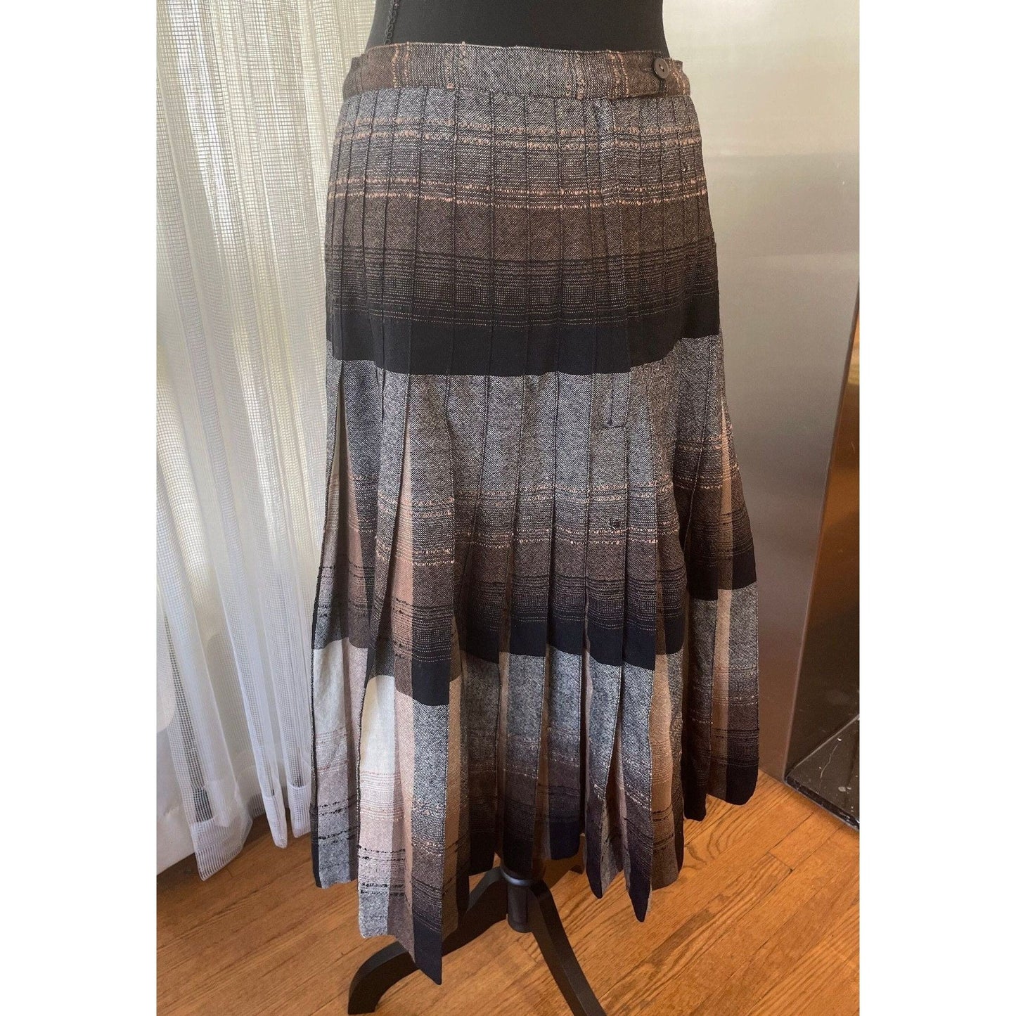Vintage 80s wool pleated plaid skirt, Highland Queen made in Canada, reversible
