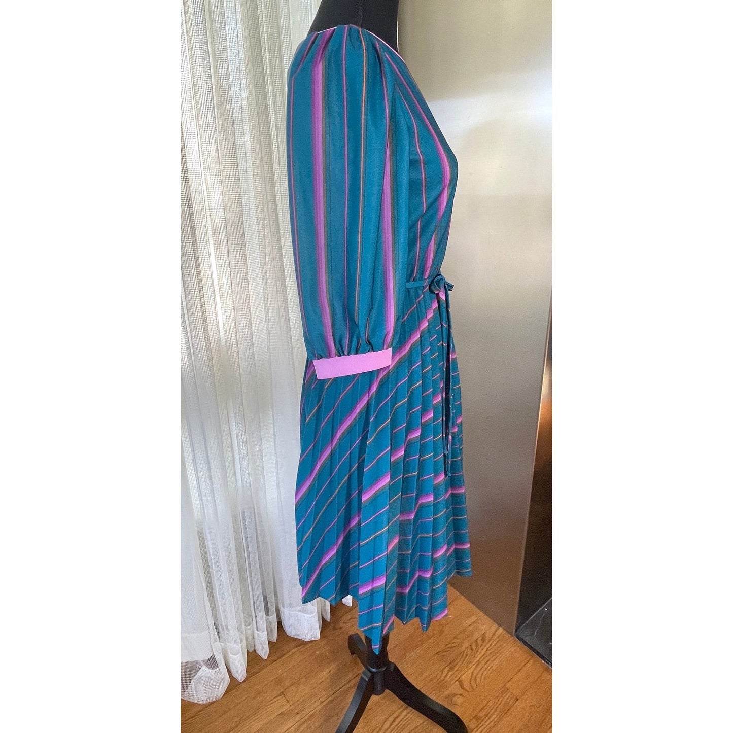 Vintage 80s dress, turquoise and pink stripes, long sleeves, pleated skirt