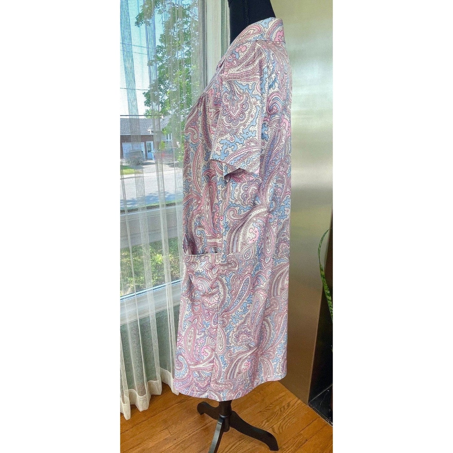 Vintage 80s house dress, pink paisley,  short sleeves