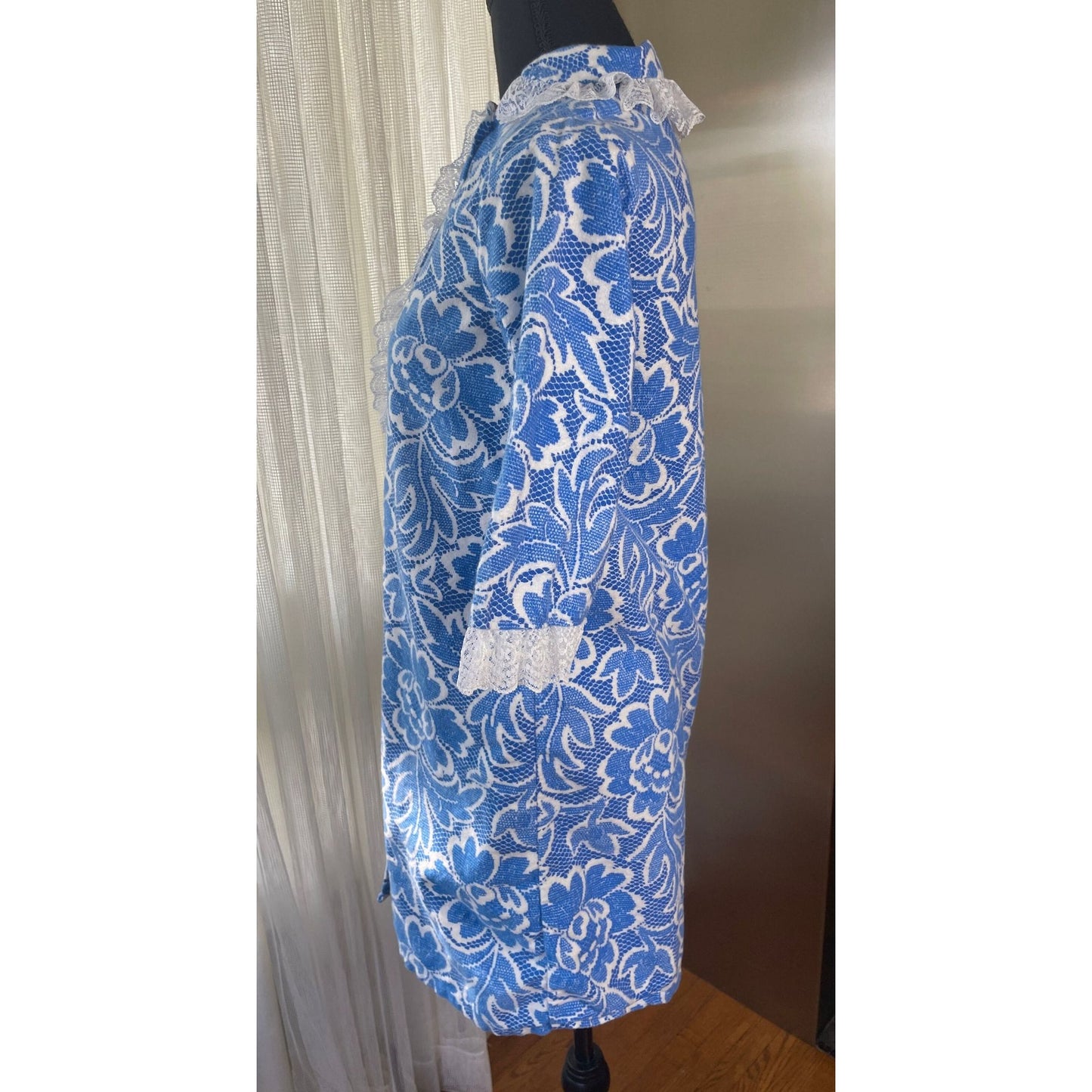 Vintage 1950s peignoir, Dream-A-Way, blue floral 3/4 sleeves