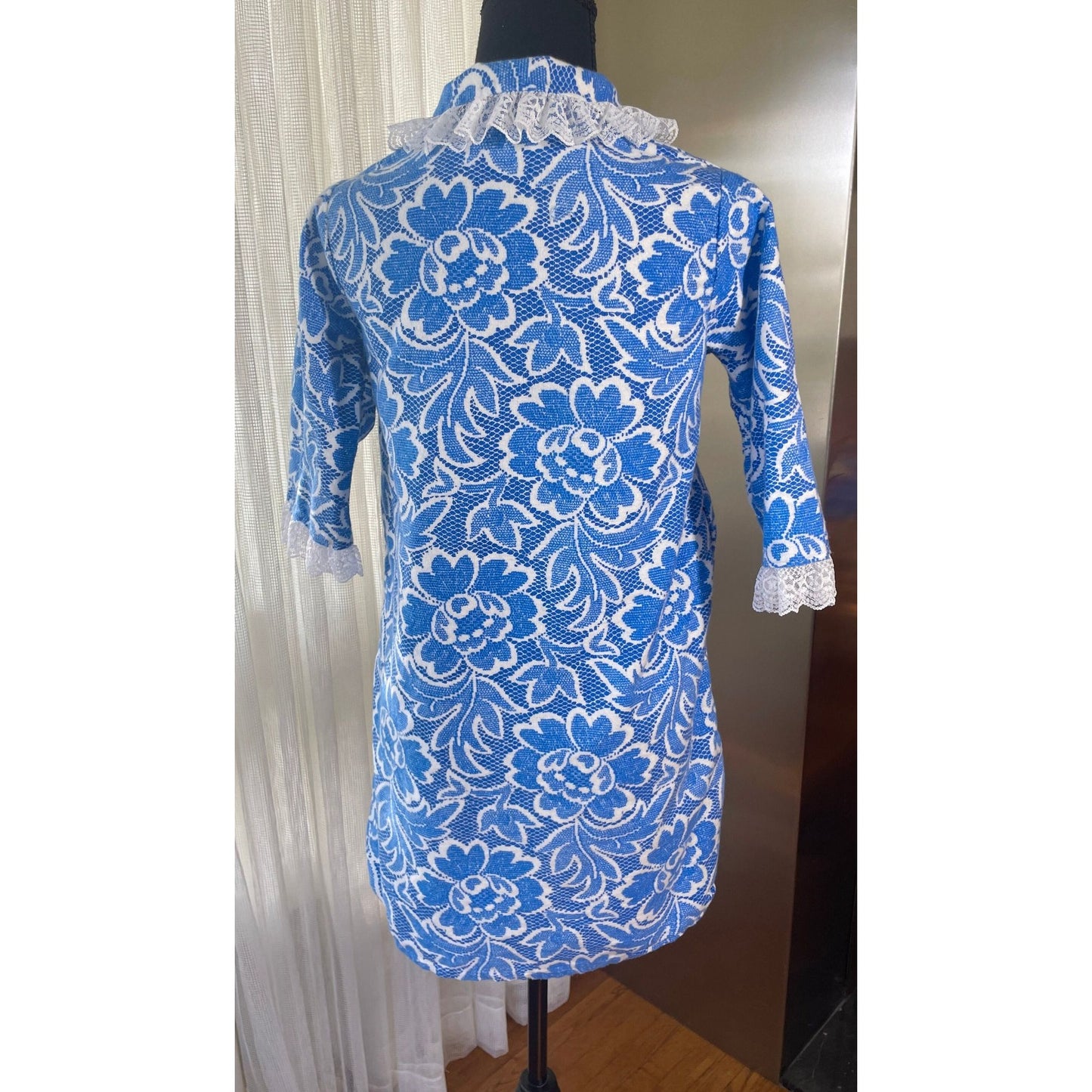 Vintage 1950s peignoir, Dream-A-Way, blue floral 3/4 sleeves