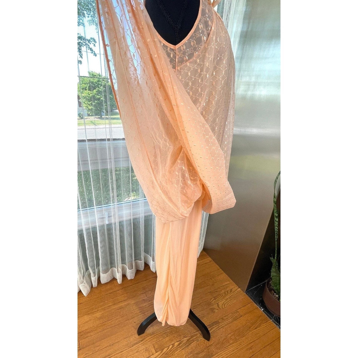 Vintage 60s night dress, peach sleeveless negligee