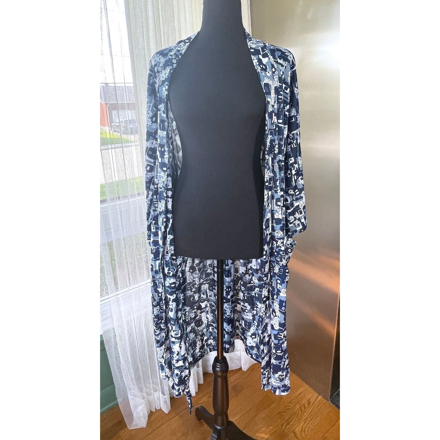 Vintage 70s house dress, blue and white abstract groovy pattern