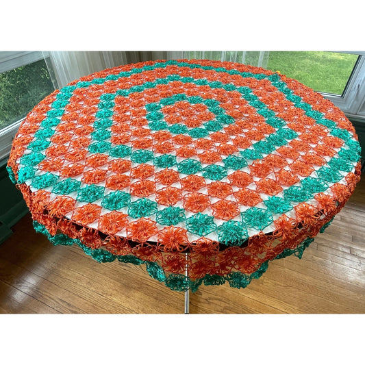 Vintage 70s crocheted raffia flowers round tablecloth