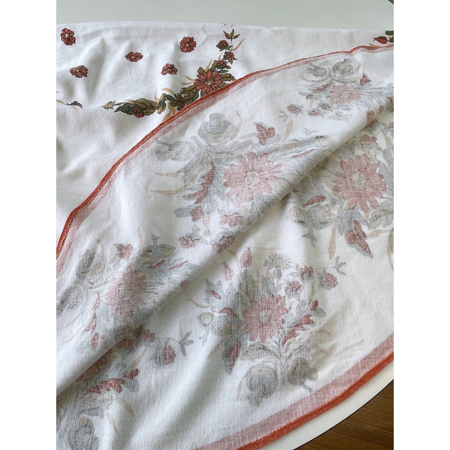 vintage 80s round tablecloth, flowers and mushroom orange and brown print
