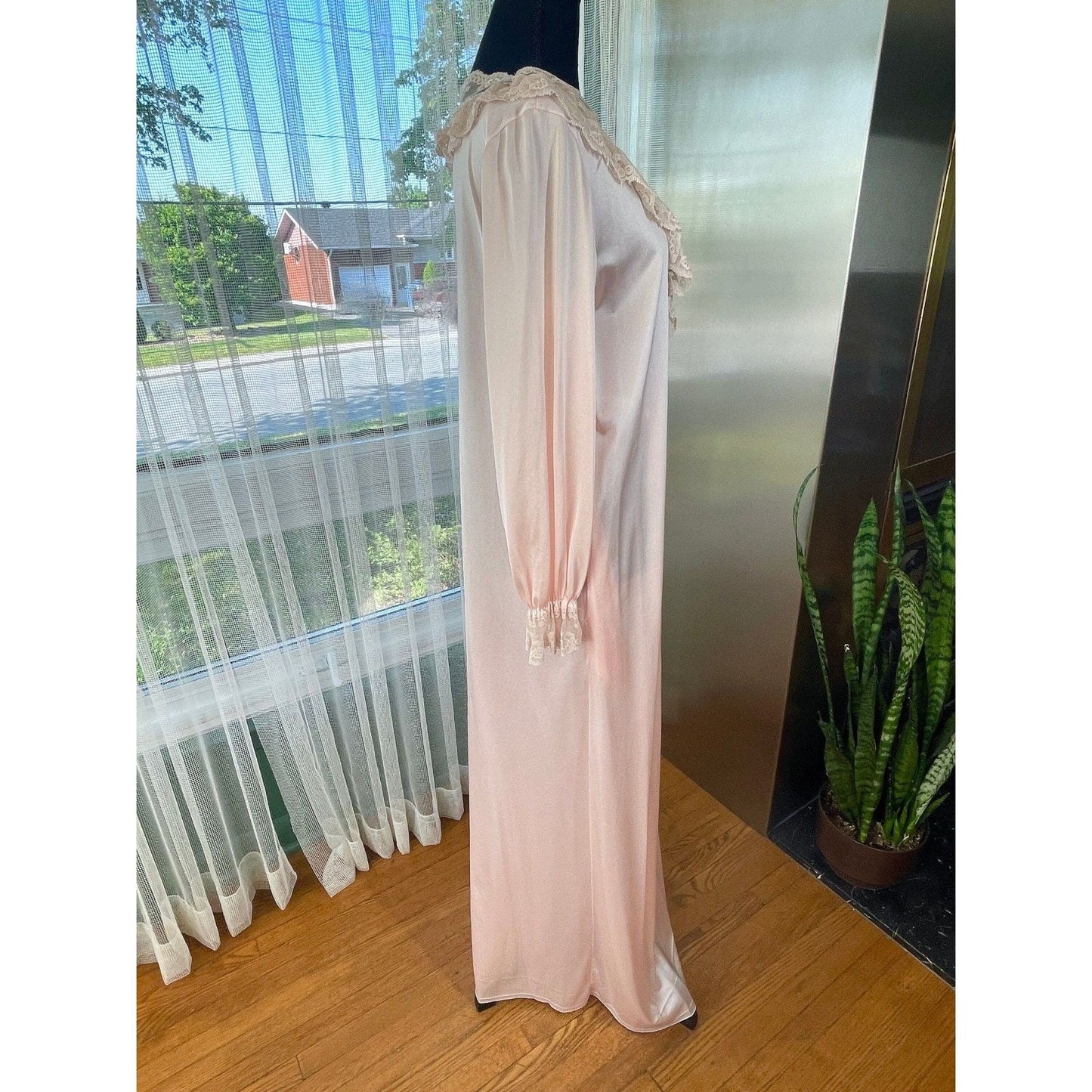 Vintage 1950s pink robe, nylon and lace, Linda Lingerie