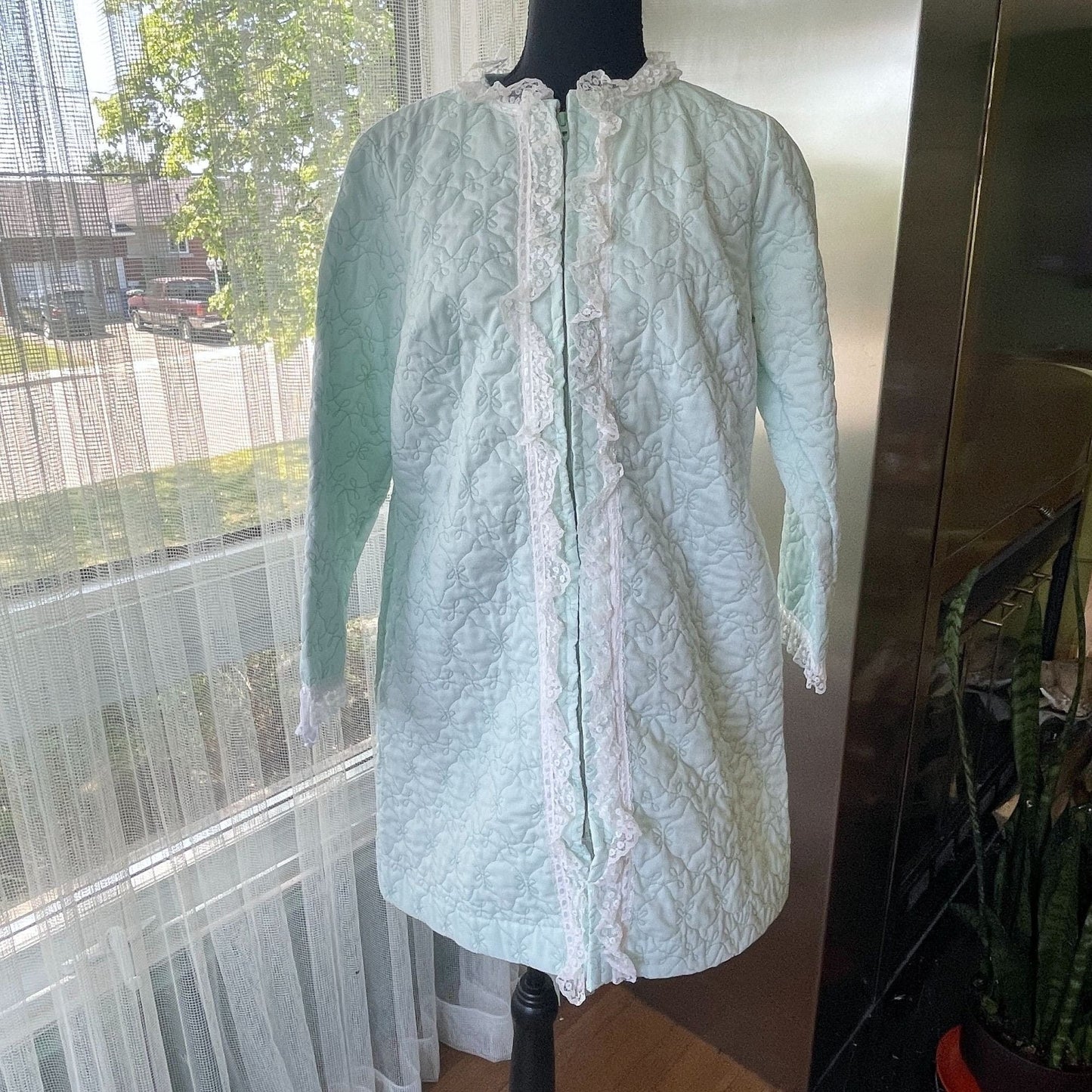 Vintage 1950s quilted bed jacket, mint green, zipped