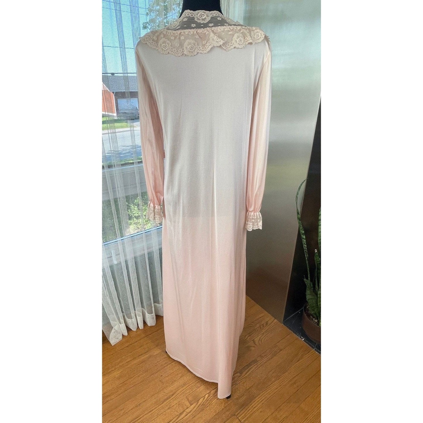 Vintage 1950s pink robe, nylon and lace, Linda Lingerie