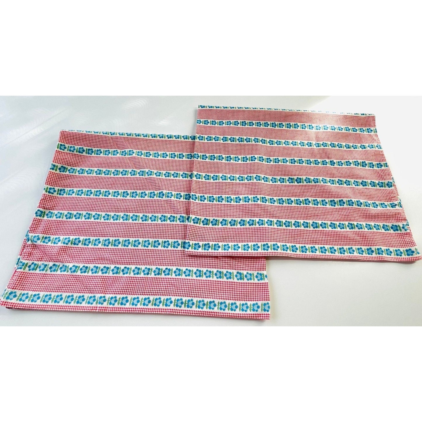 Vintage 80s pillowcases set