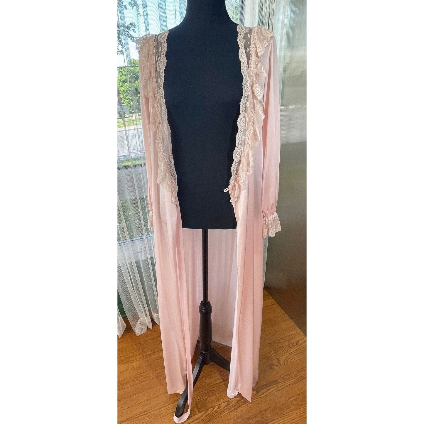 Vintage 1950s pink robe, nylon and lace, Linda Lingerie