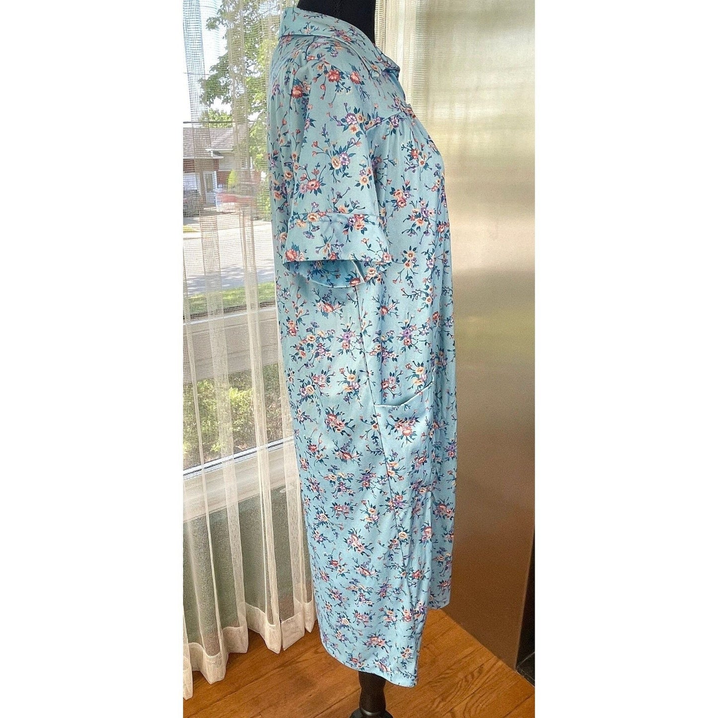 Vintage 80s house dress, blue floral robe, short sleeves