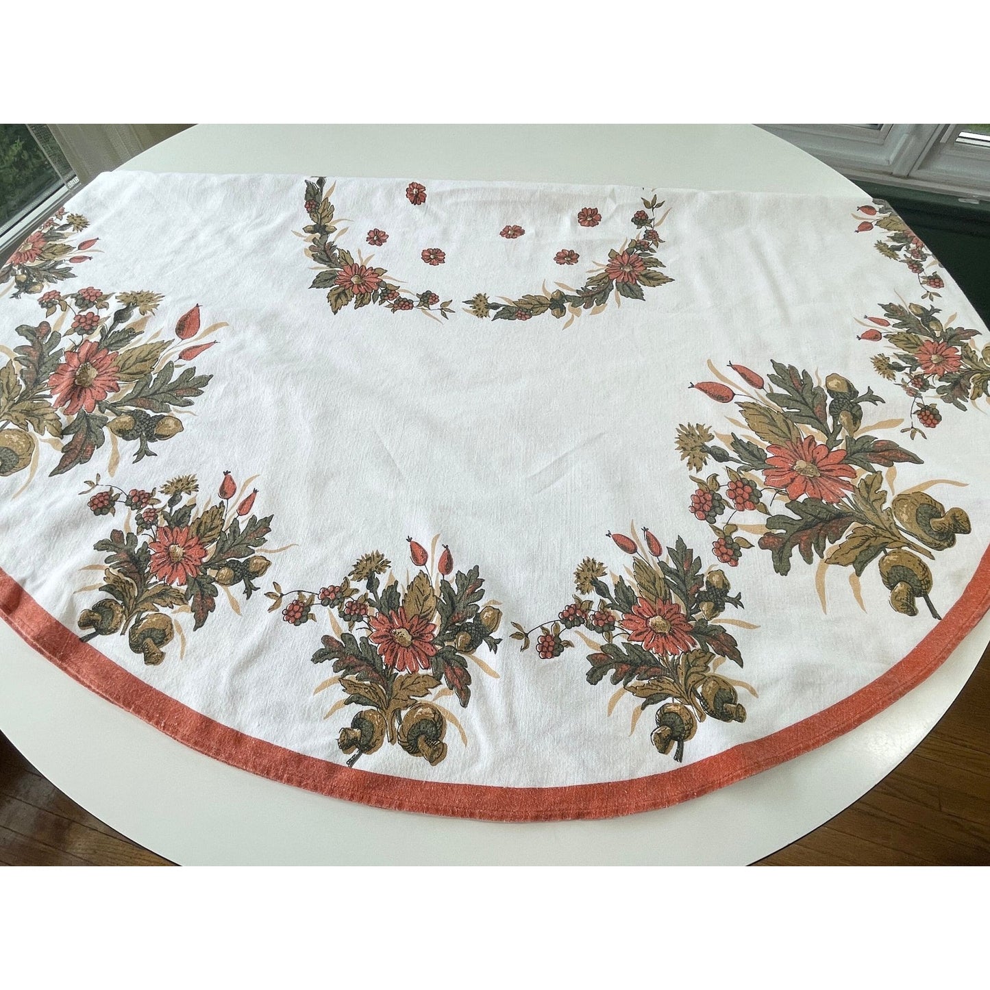 vintage 80s round tablecloth, flowers and mushroom orange and brown print