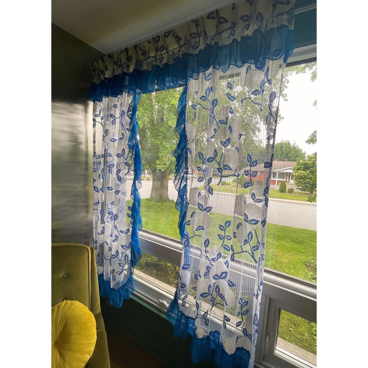 Vintage 80s ruffled double curtains, royal blue, white mesh