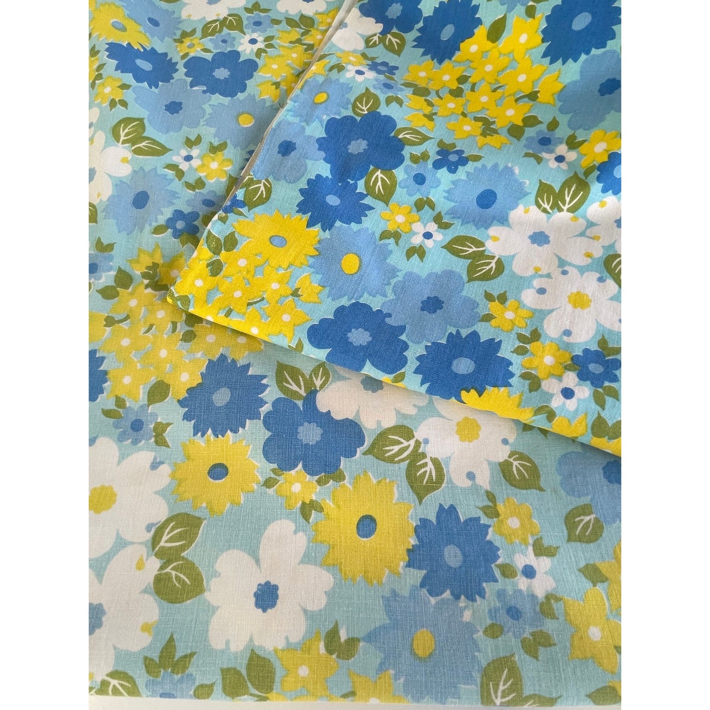 Vintage 70s flat sheet, double/full size bed