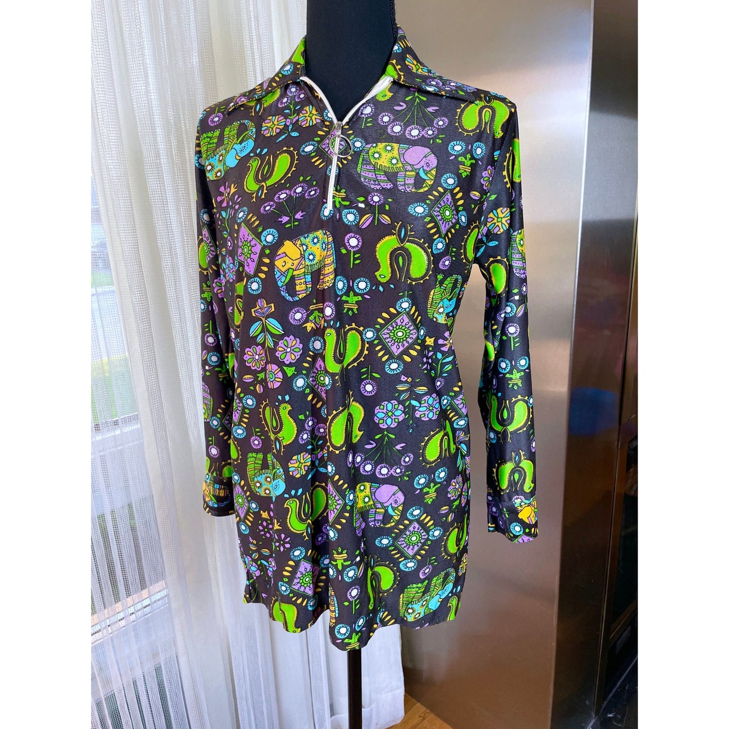 Vintage 70s top, psychedelic novelty print, elephants, birds, long sleeves